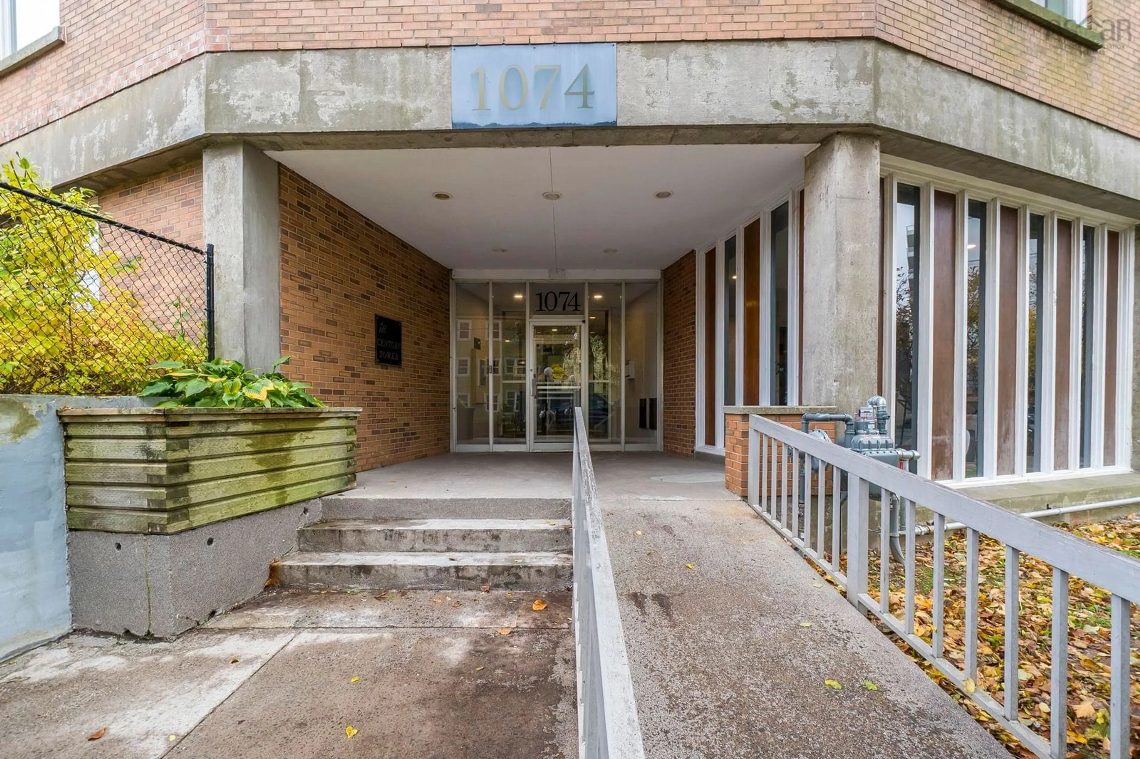 Indoor foyer for 1074 Wellington St #804, Halifax Nova Scotia B3H 2Z8