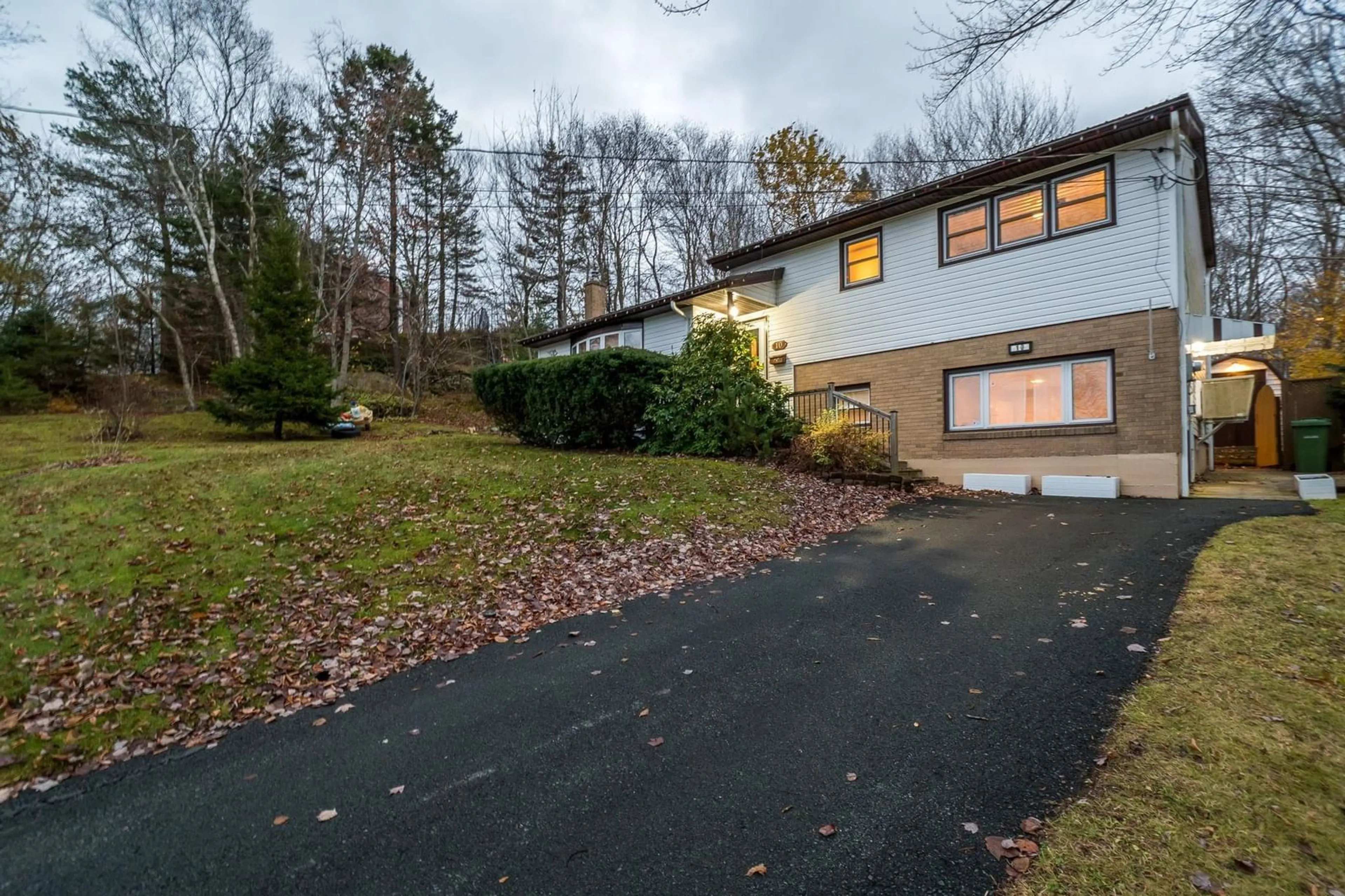 A pic from outside/outdoor area/front of a property/back of a property/a pic from drone, unknown for 10 Plymouth St, Halifax Nova Scotia B3M 2S2