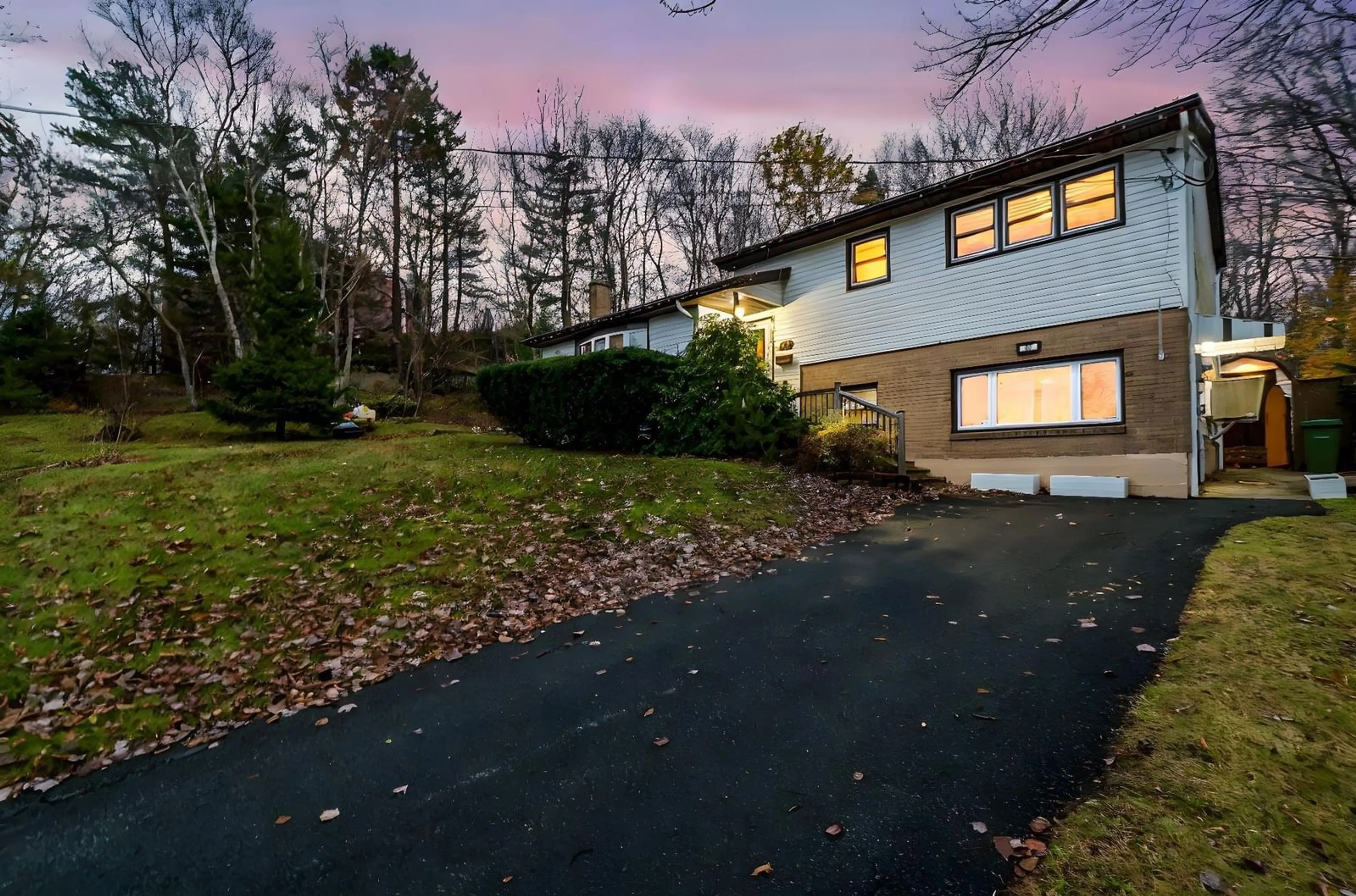 A pic from outside/outdoor area/front of a property/back of a property/a pic from drone, unknown for 10 Plymouth St, Halifax Nova Scotia B3M 2S2