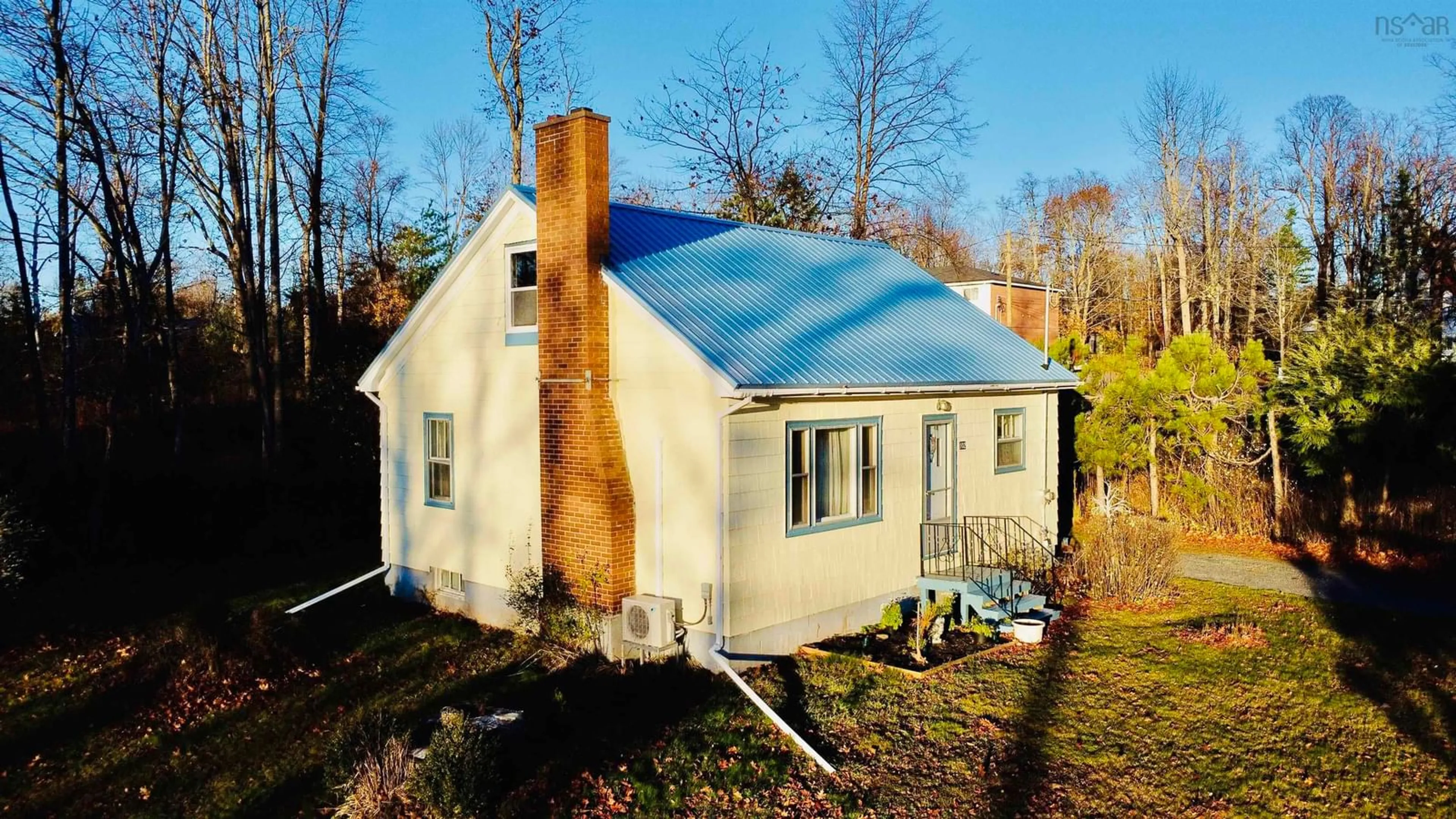 Home with vinyl exterior material, building for 102 Cottage Street, Pictou Nova Scotia B0K 1H0