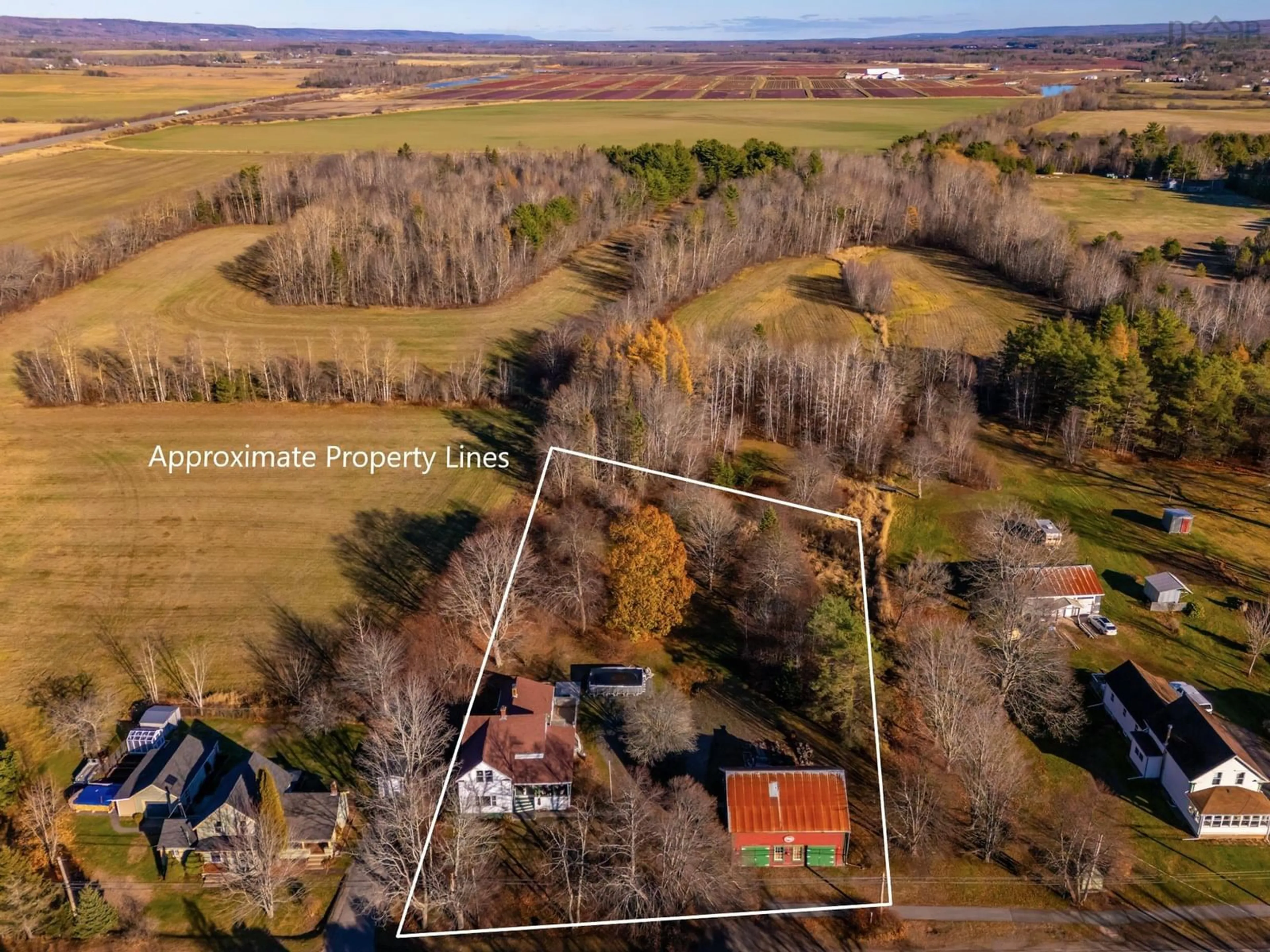 A pic from outside/outdoor area/front of a property/back of a property/a pic from drone, unknown for 1338 Victoria Rd, Aylesford Nova Scotia B0P 1R0