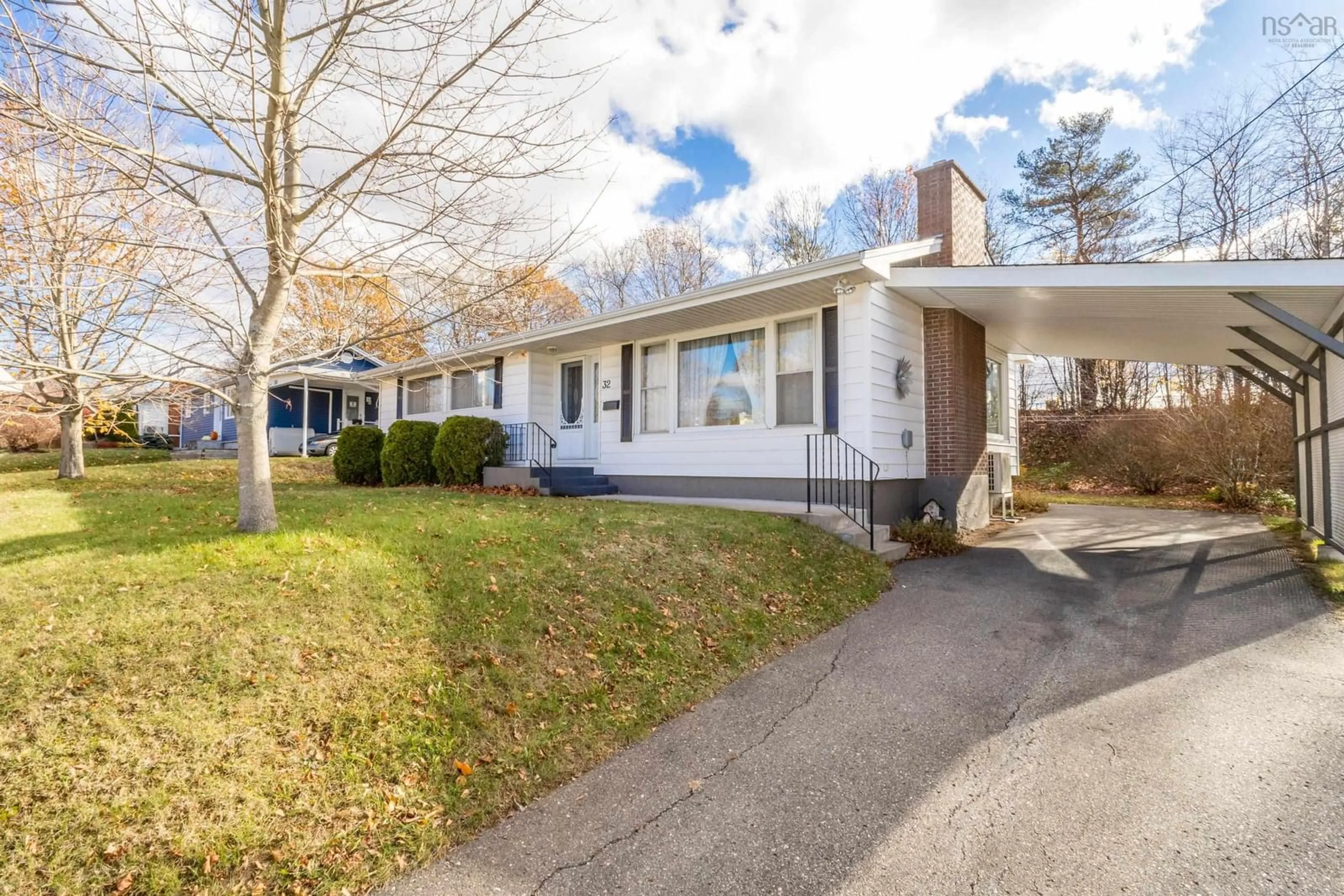 Home with vinyl exterior material, street for 32 James St, Kentville Nova Scotia B4N 1Z8