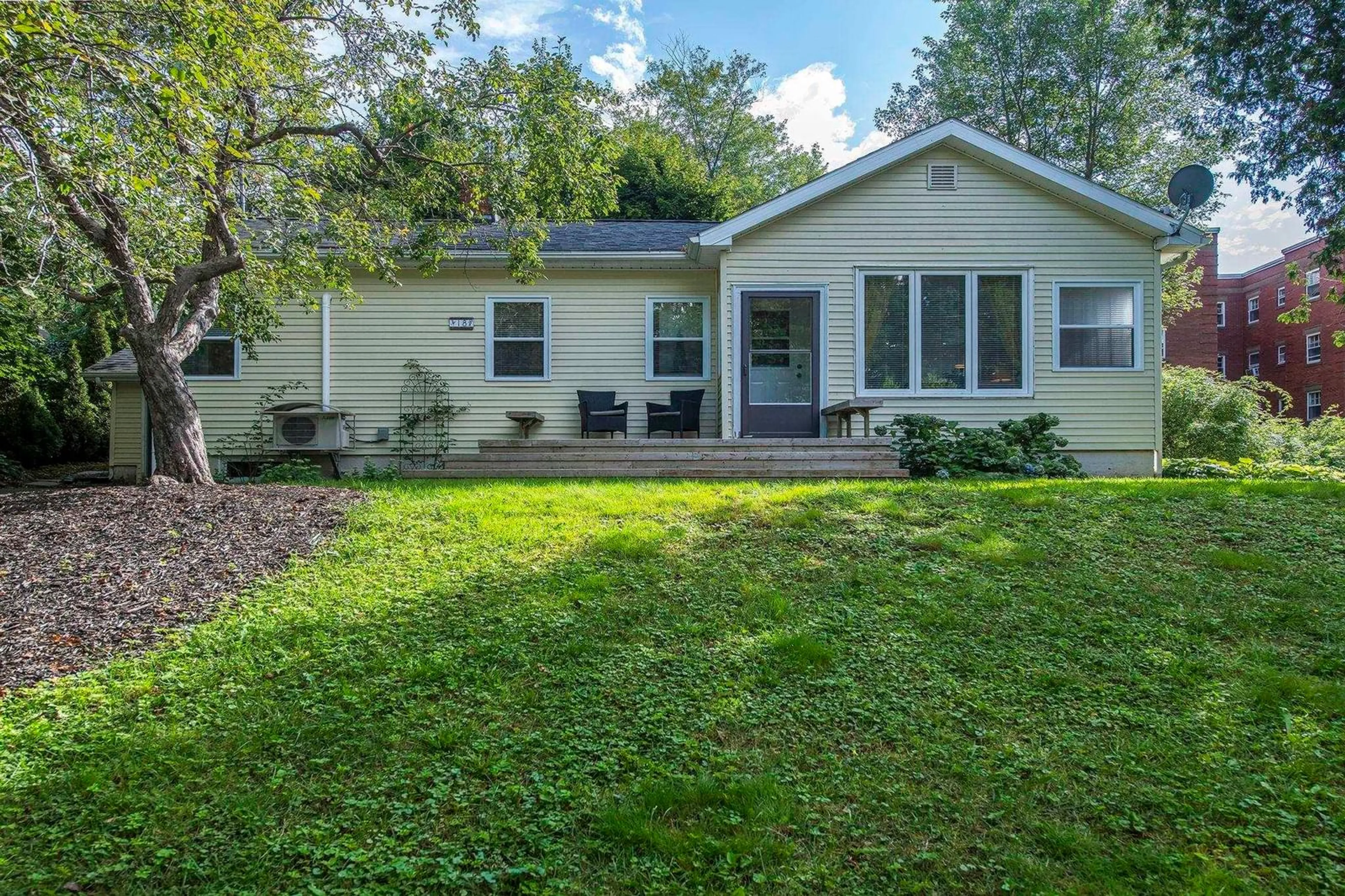 Home with vinyl exterior material, water/lake/river/ocean view for 18 King St, Kentville Nova Scotia B4N 1R6