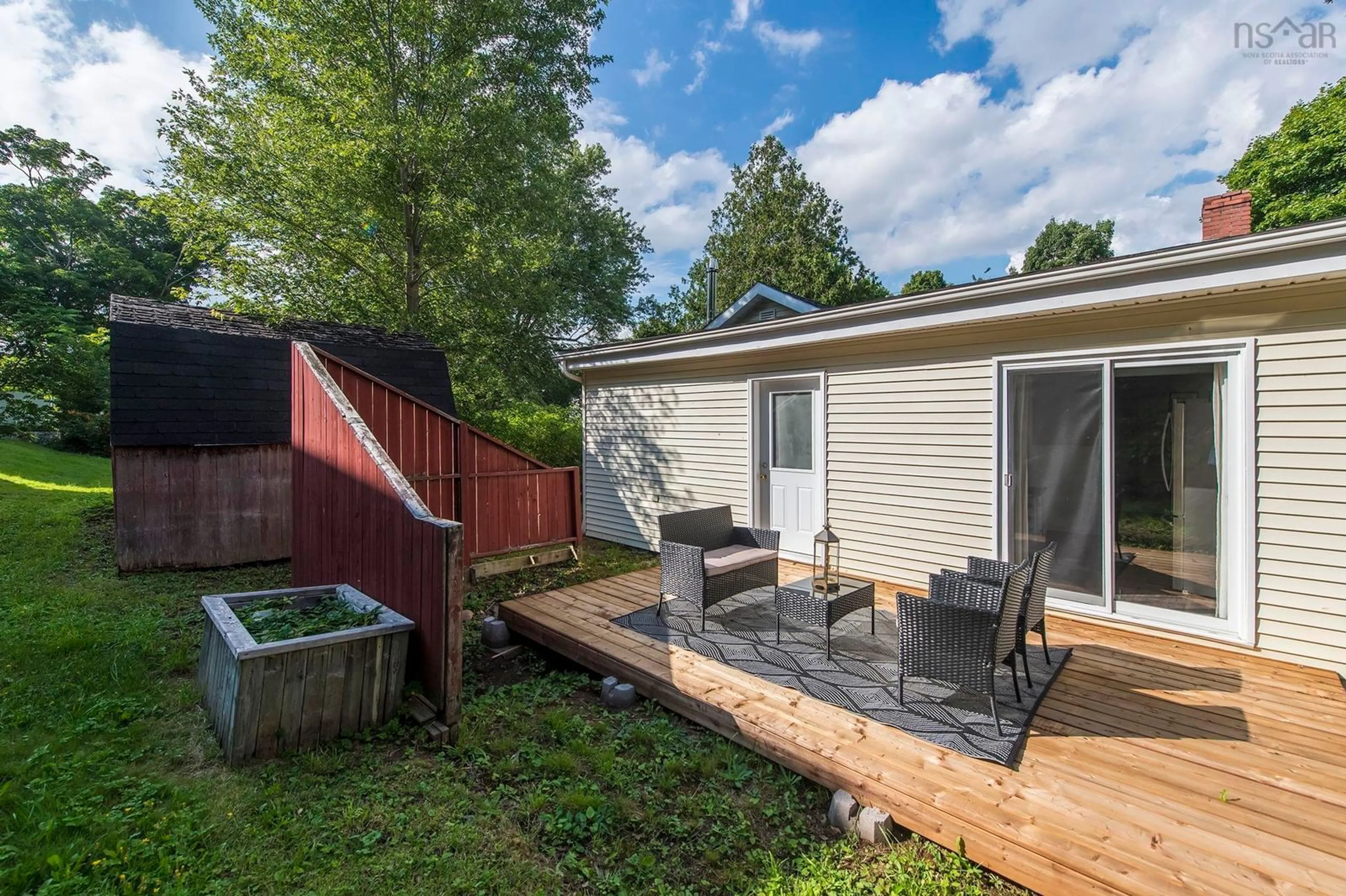 Patio, street for 18 King St, Kentville Nova Scotia B4N 1R6