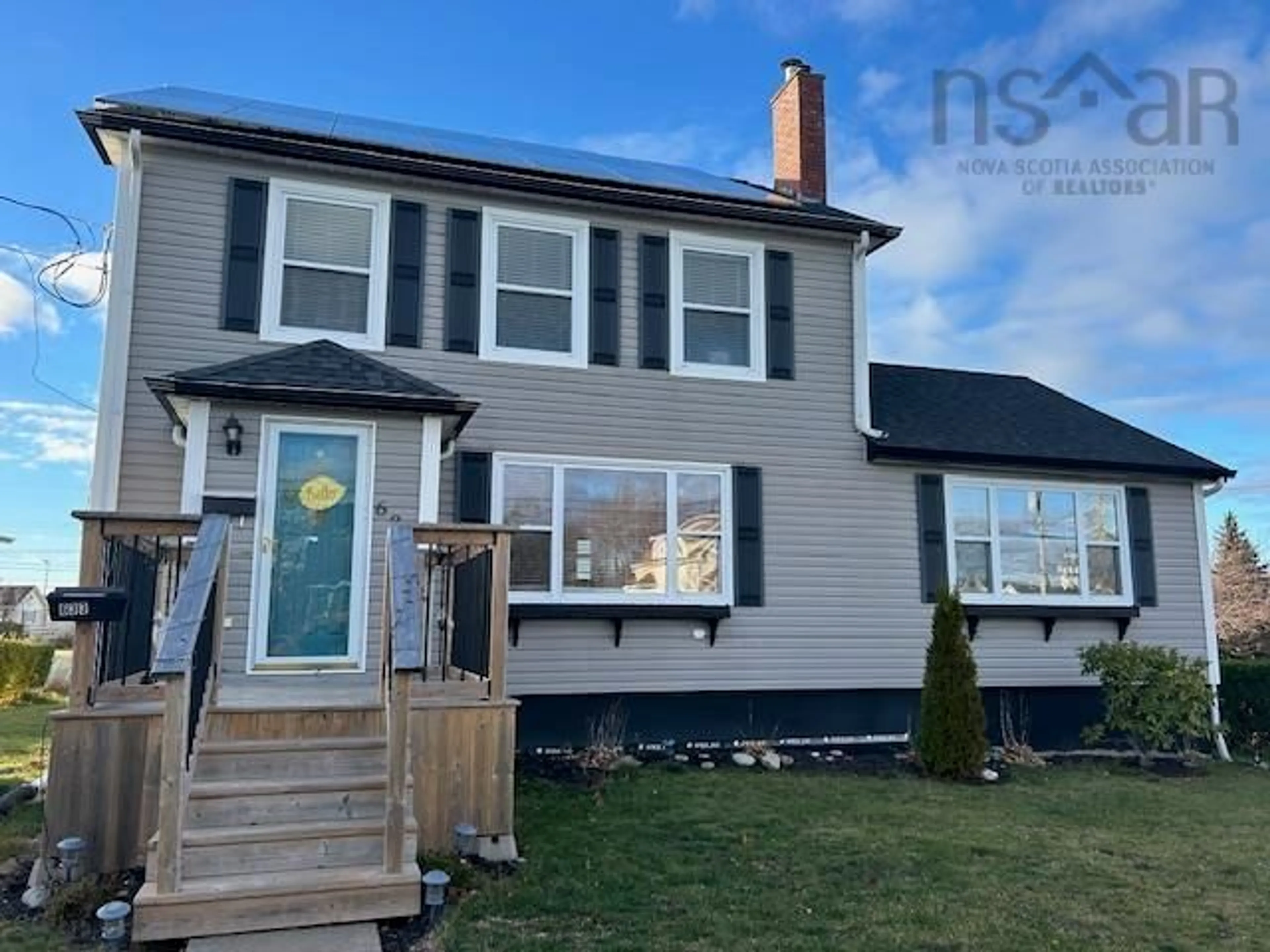Home with vinyl exterior material, street for 633 King St, New Waterford Nova Scotia B1H 3Z2