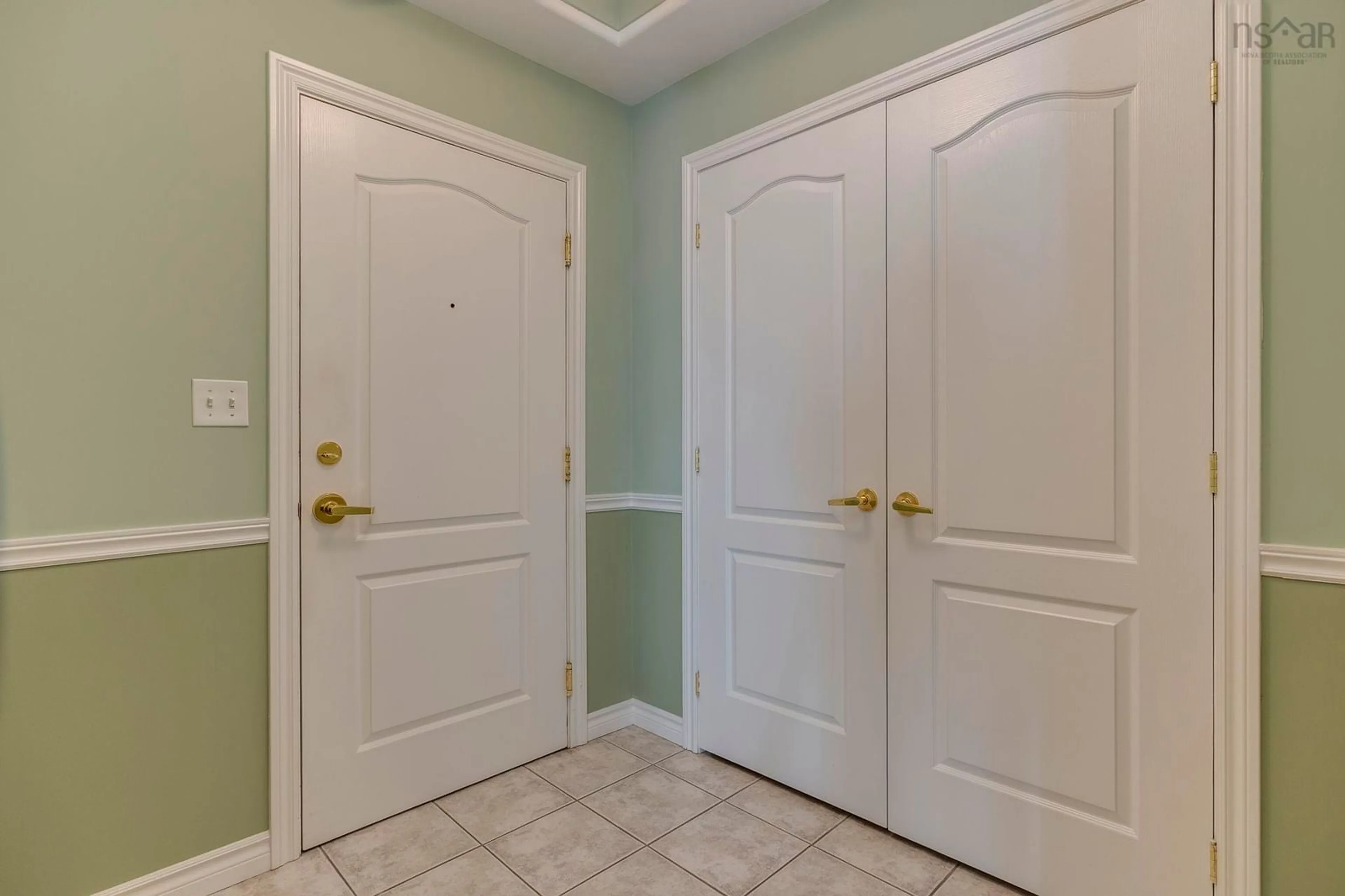 Indoor entryway for 114 Regency Park Dr #409, Halifax Nova Scotia B3S 1R9