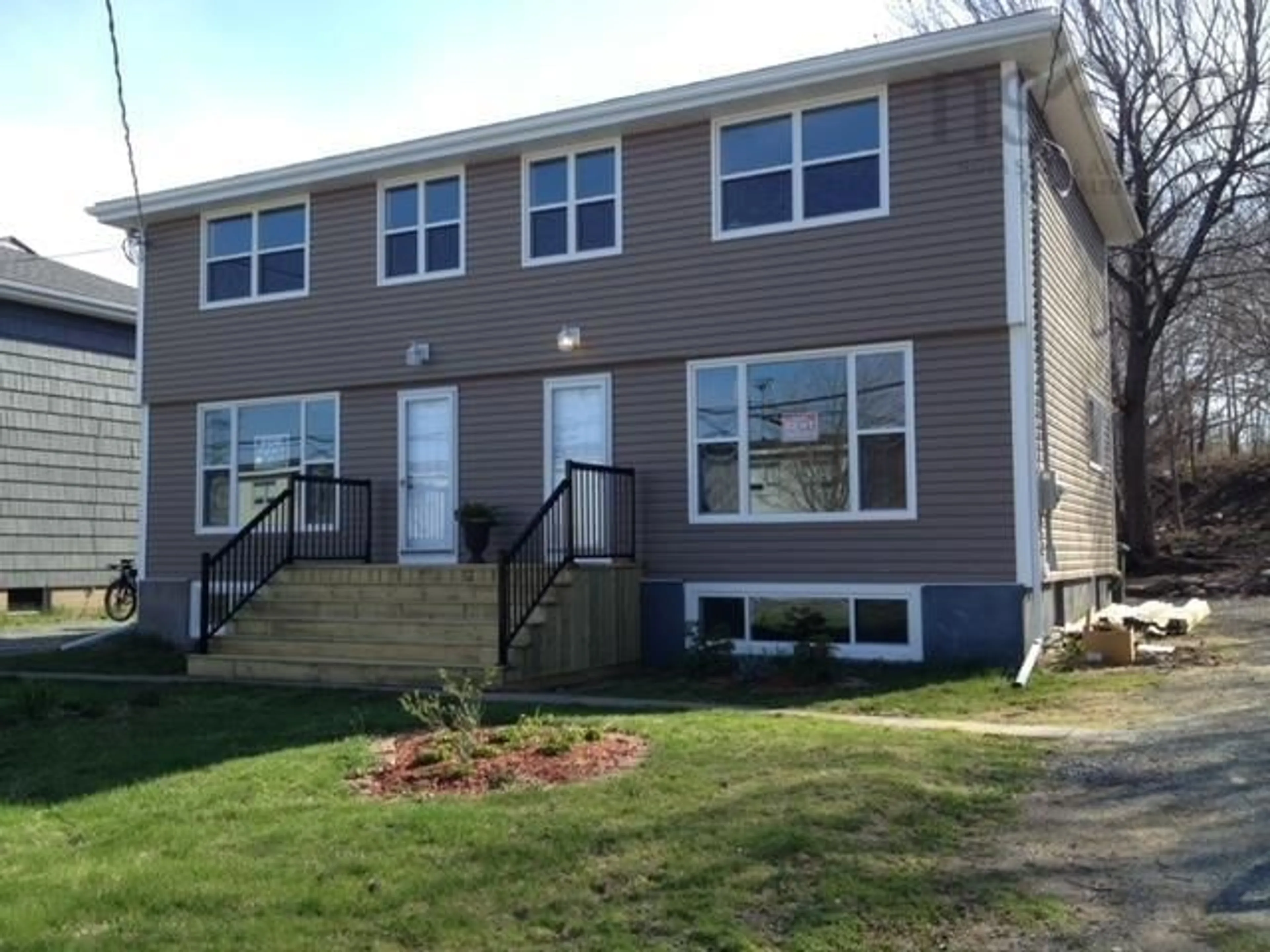 Home with vinyl exterior material, unknown for 29 & 31 Caledonia Rd, Dartmouth Nova Scotia B2X 1K7