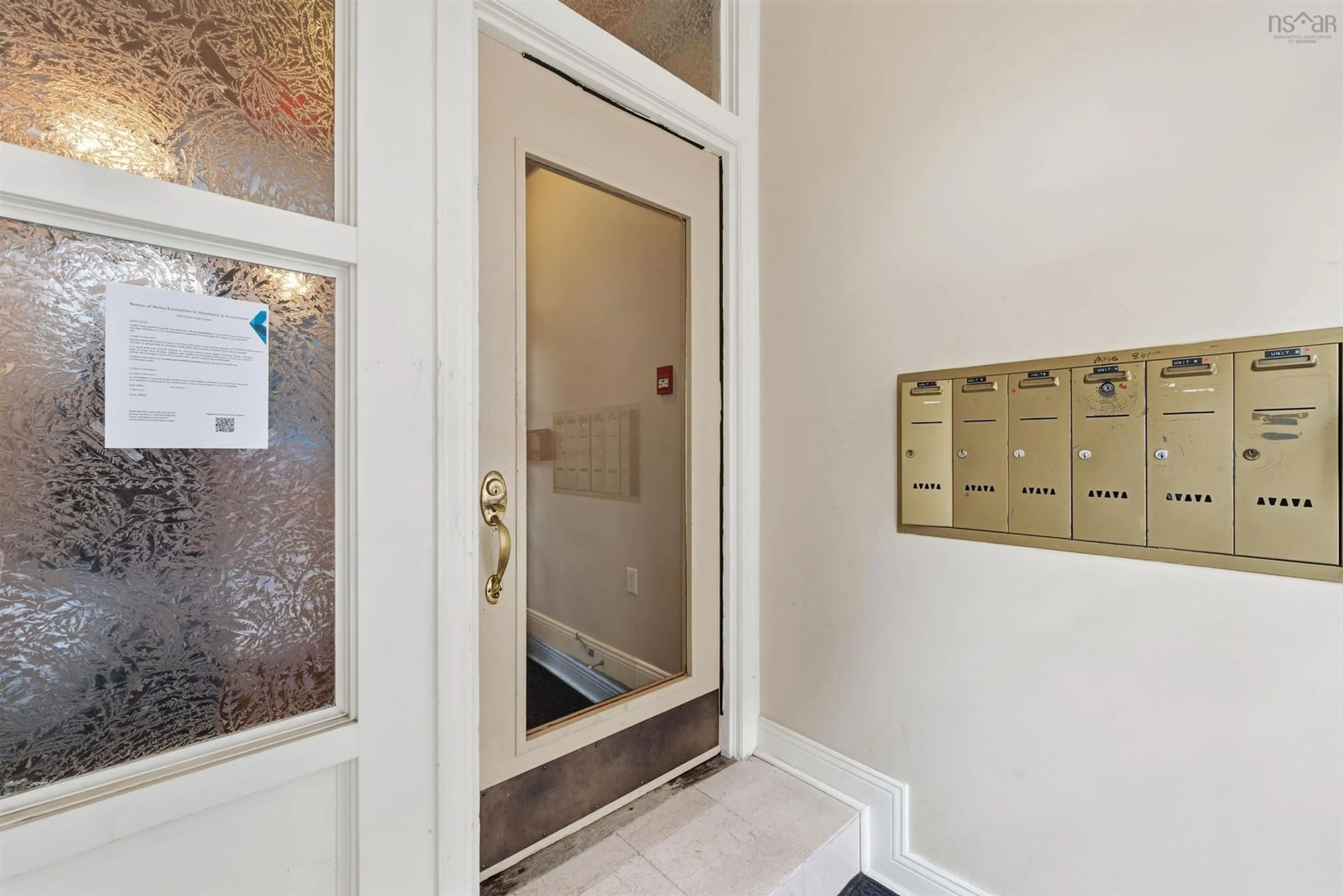 Indoor foyer for 1049 South Park St #5, Halifax Nova Scotia B3H 2W5