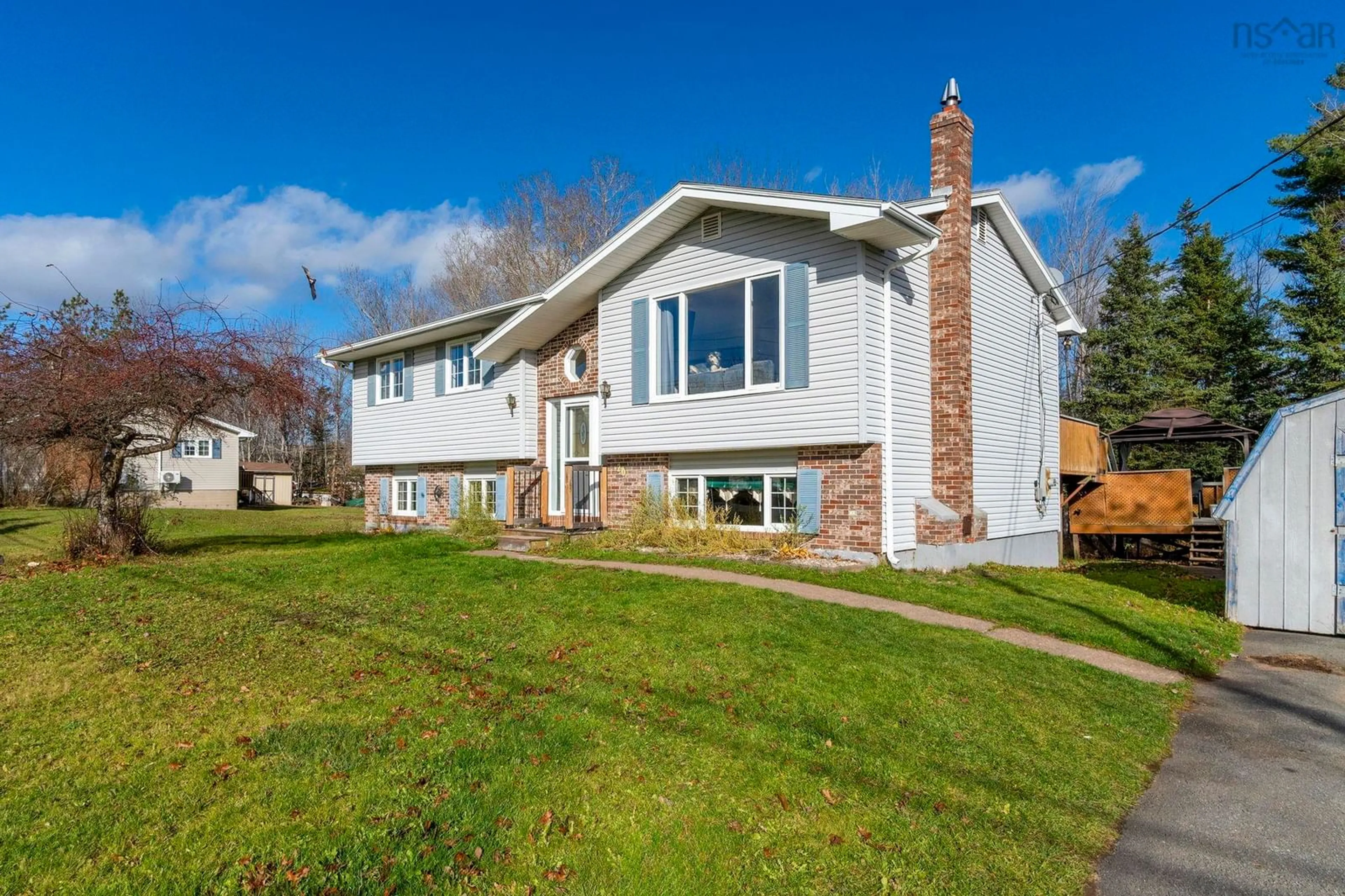 Home with vinyl exterior material, unknown for 20 Logan Dr, Lantz Nova Scotia B2S 1N1