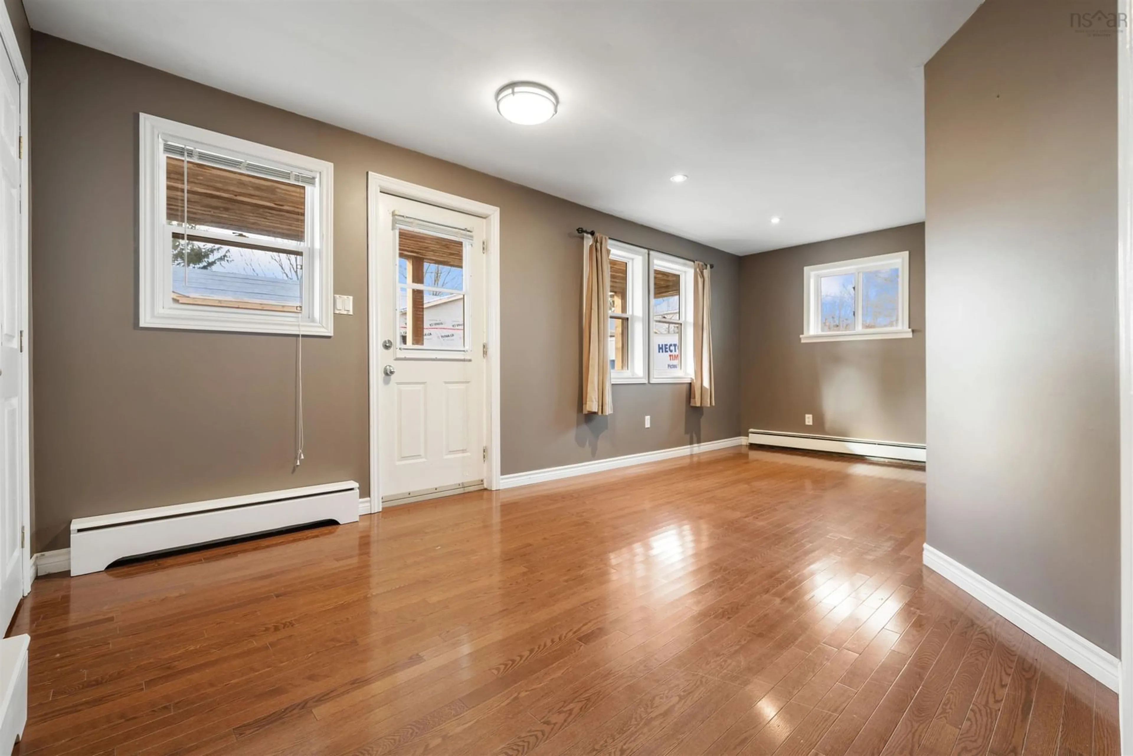 Indoor entryway for 21 Beech St, Trenton Nova Scotia B0K 1X0