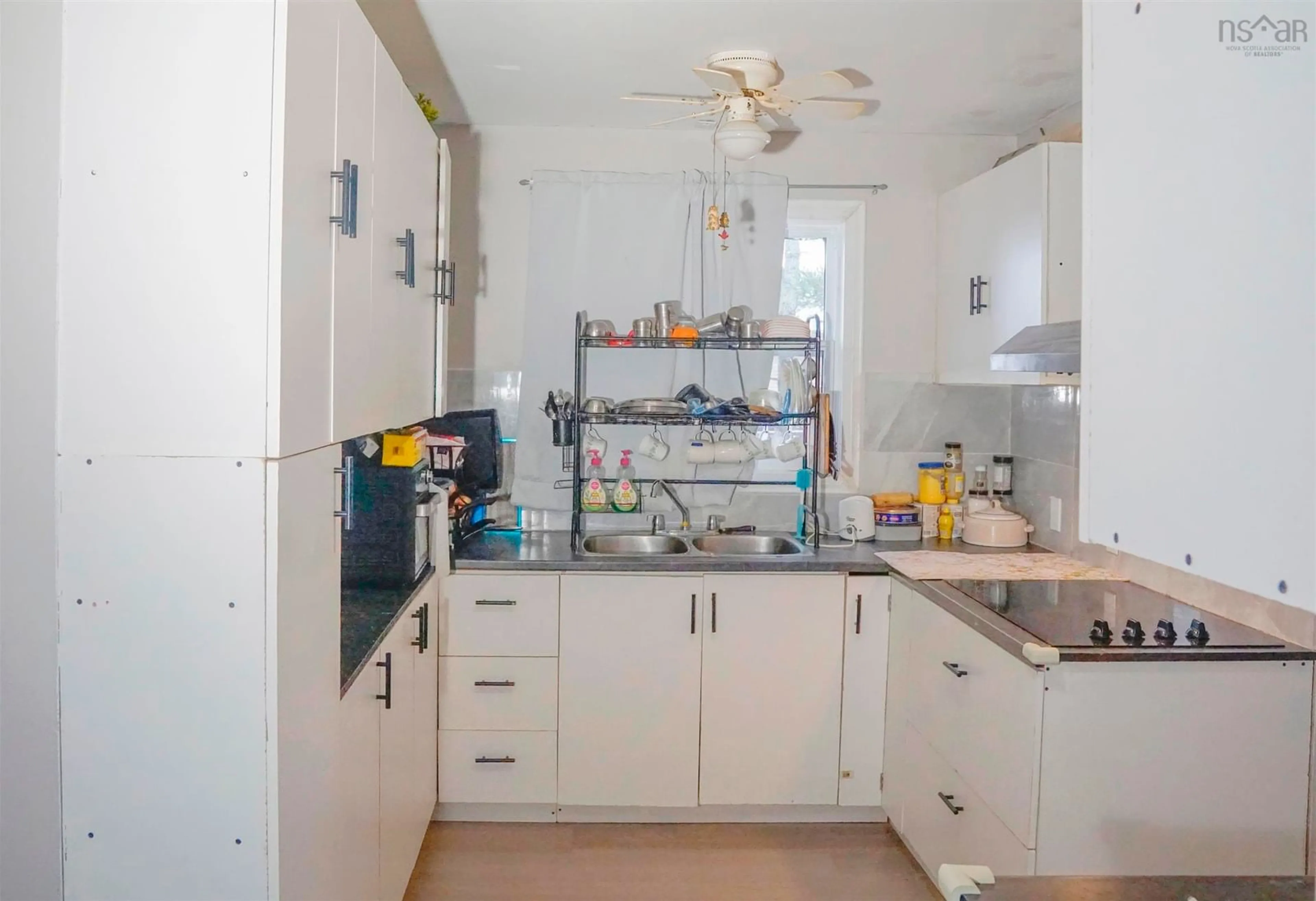Standard kitchen, unknown for 32 Common St, Sydney Nova Scotia B1P 3L1
