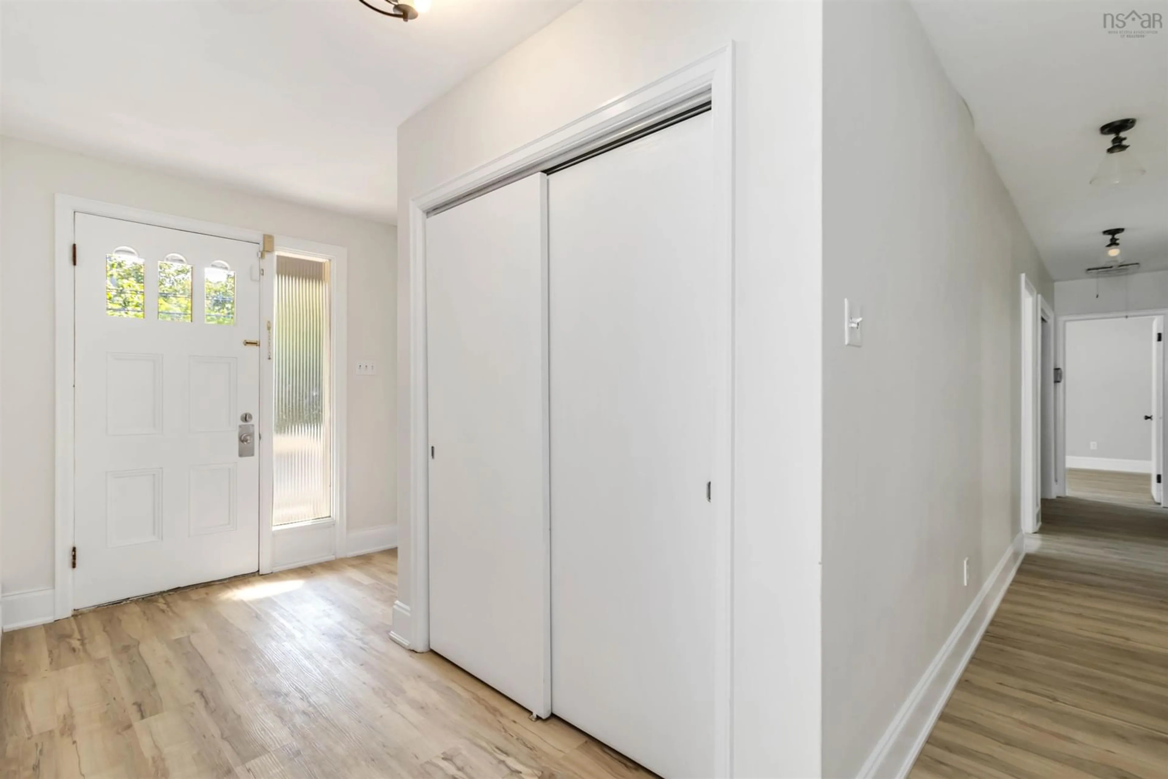 Indoor entryway for 2795 Joseph Howe Dr, Halifax Nova Scotia B3L 4G8