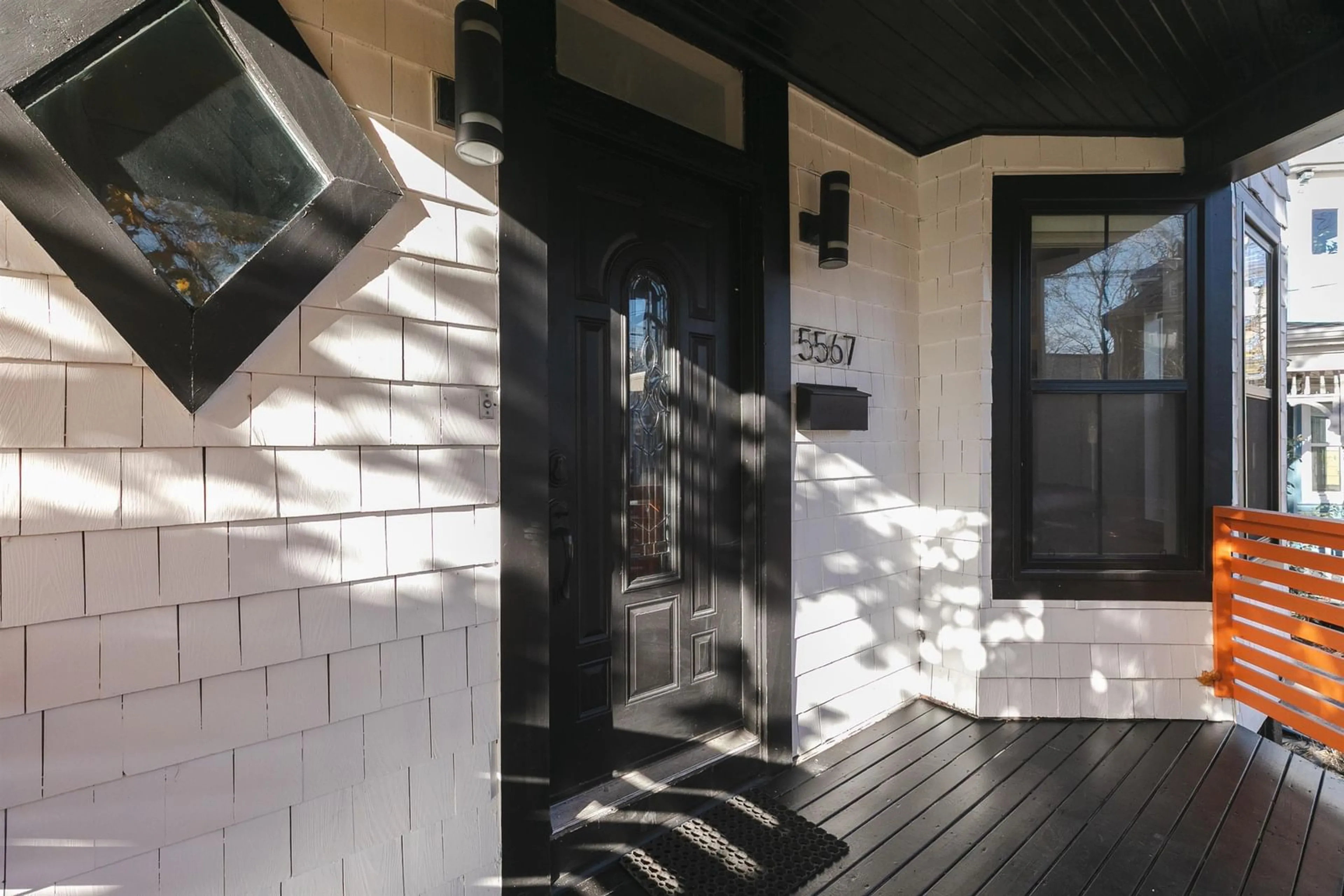 Indoor entryway for 5567 Black St, Halifax Nova Scotia B3K 1P8