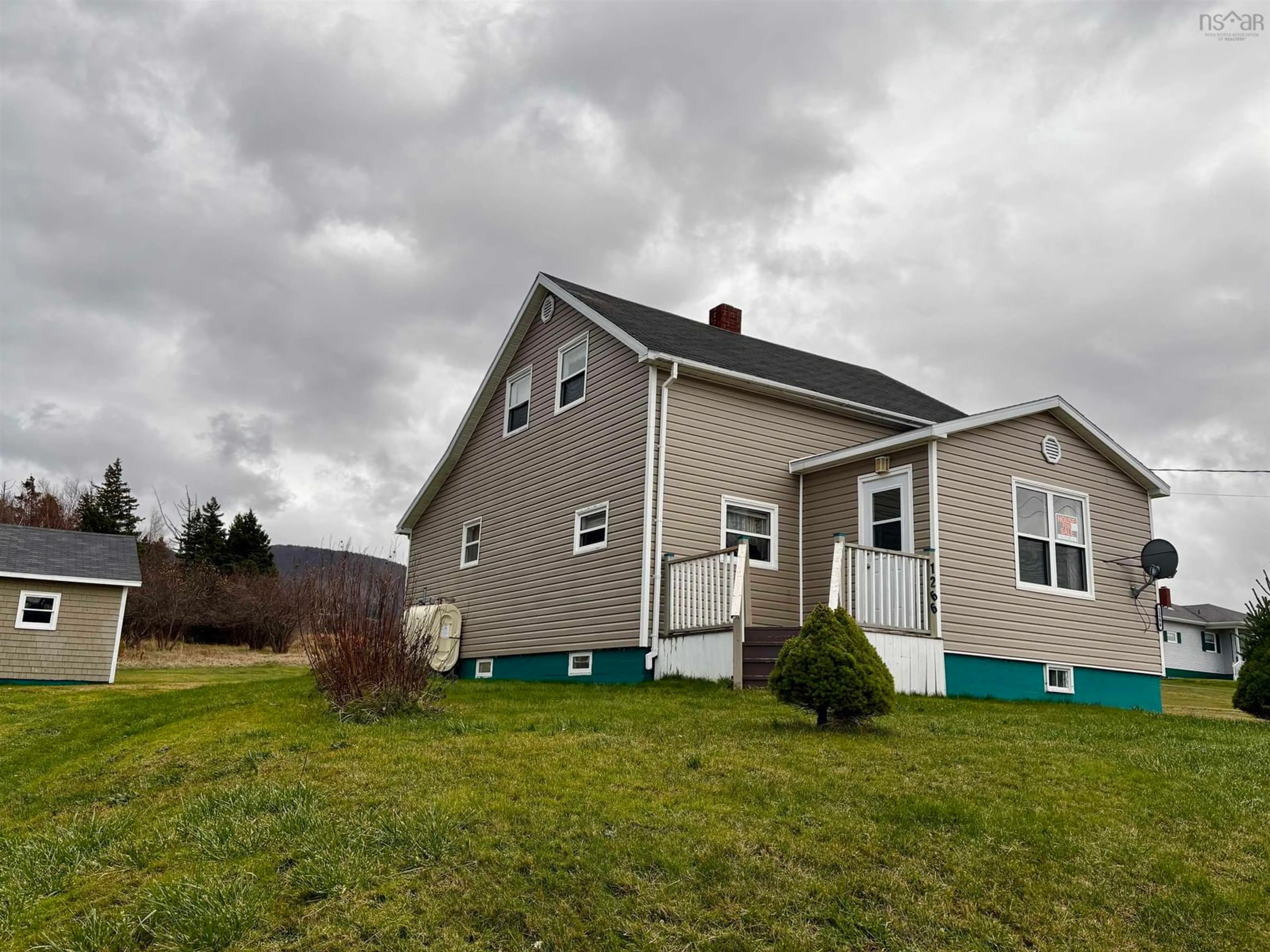 Home with vinyl exterior material, unknown for 1266 Back Road, Chéticamp Nova Scotia B0E 1H0