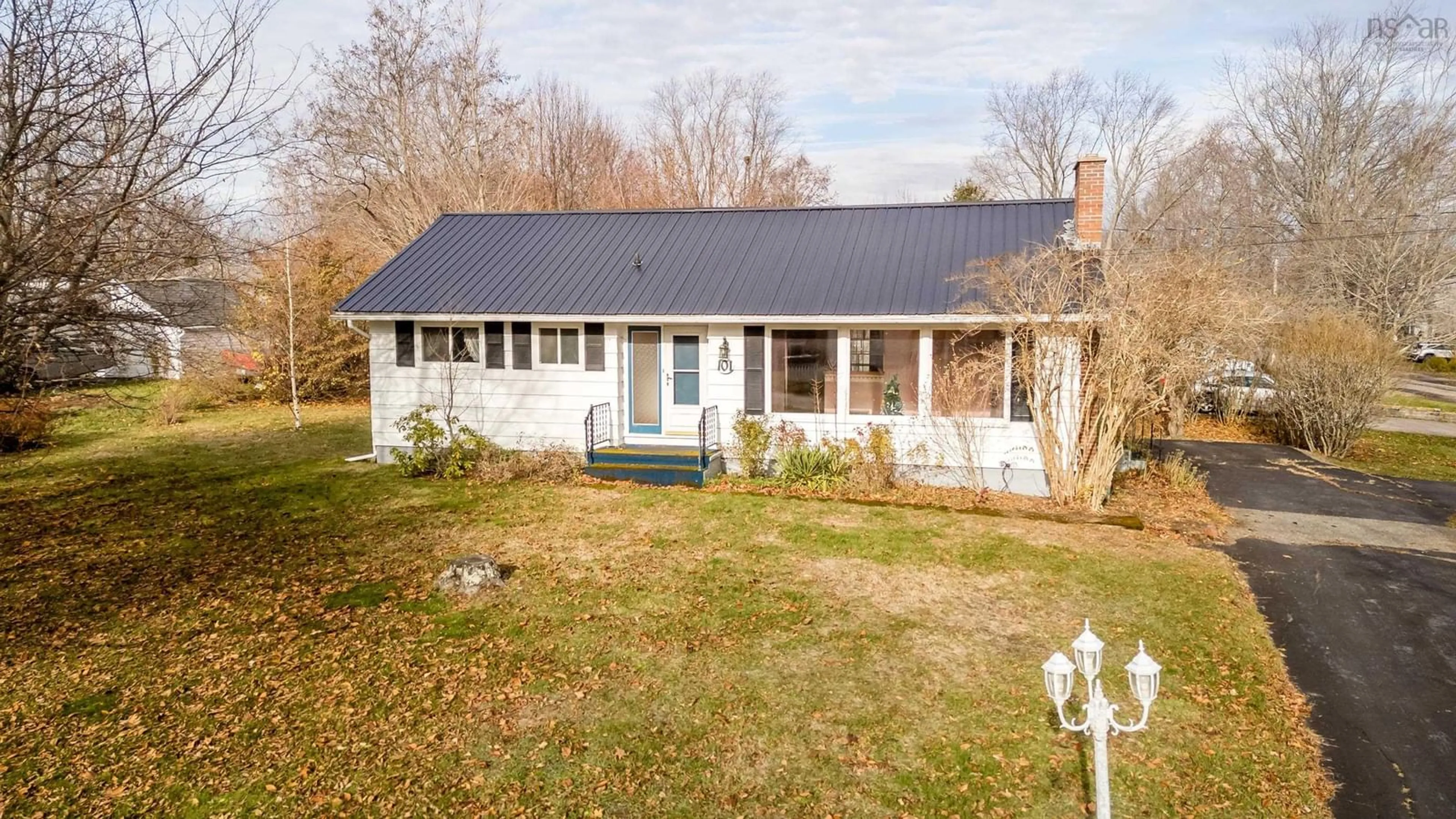 A pic from outside/outdoor area/front of a property/back of a property/a pic from drone, street for 101 Union St, Berwick Nova Scotia B0P 1E0