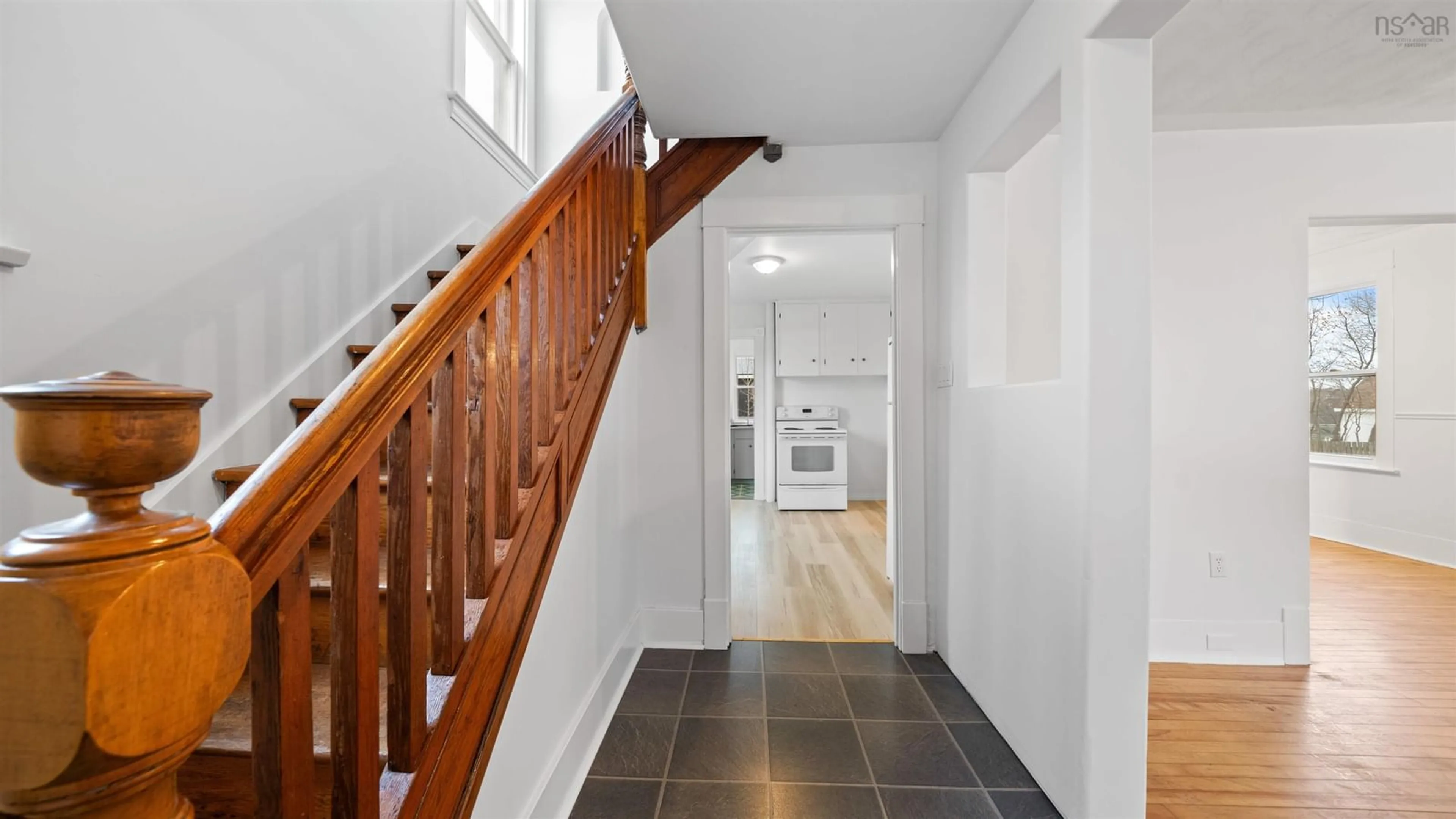 Indoor foyer for 515 Pleasant St, New Glasgow Nova Scotia B2H 3A1