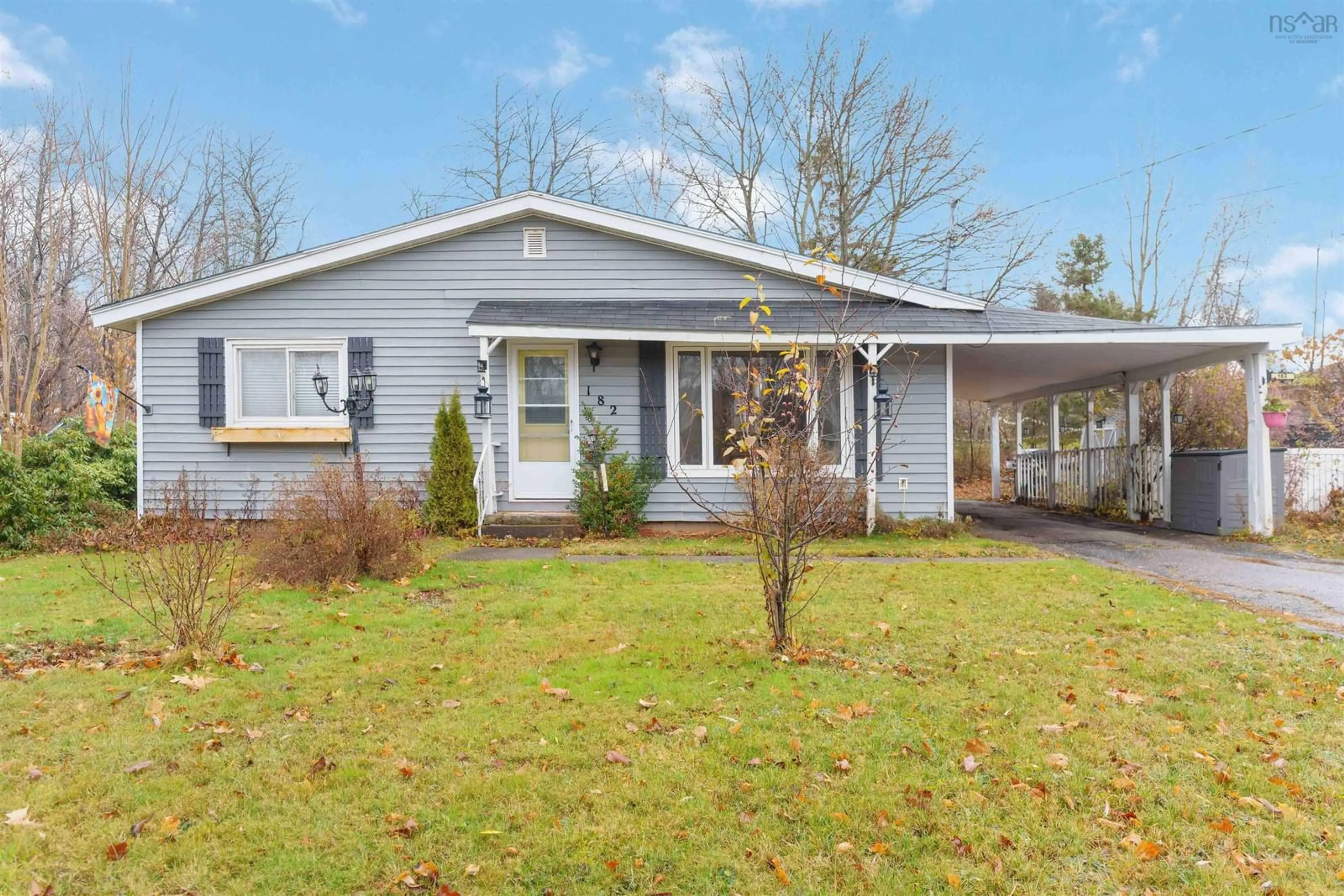 Home with vinyl exterior material, street for 182 Canaan Ave, Kentville Nova Scotia B4N 2B1