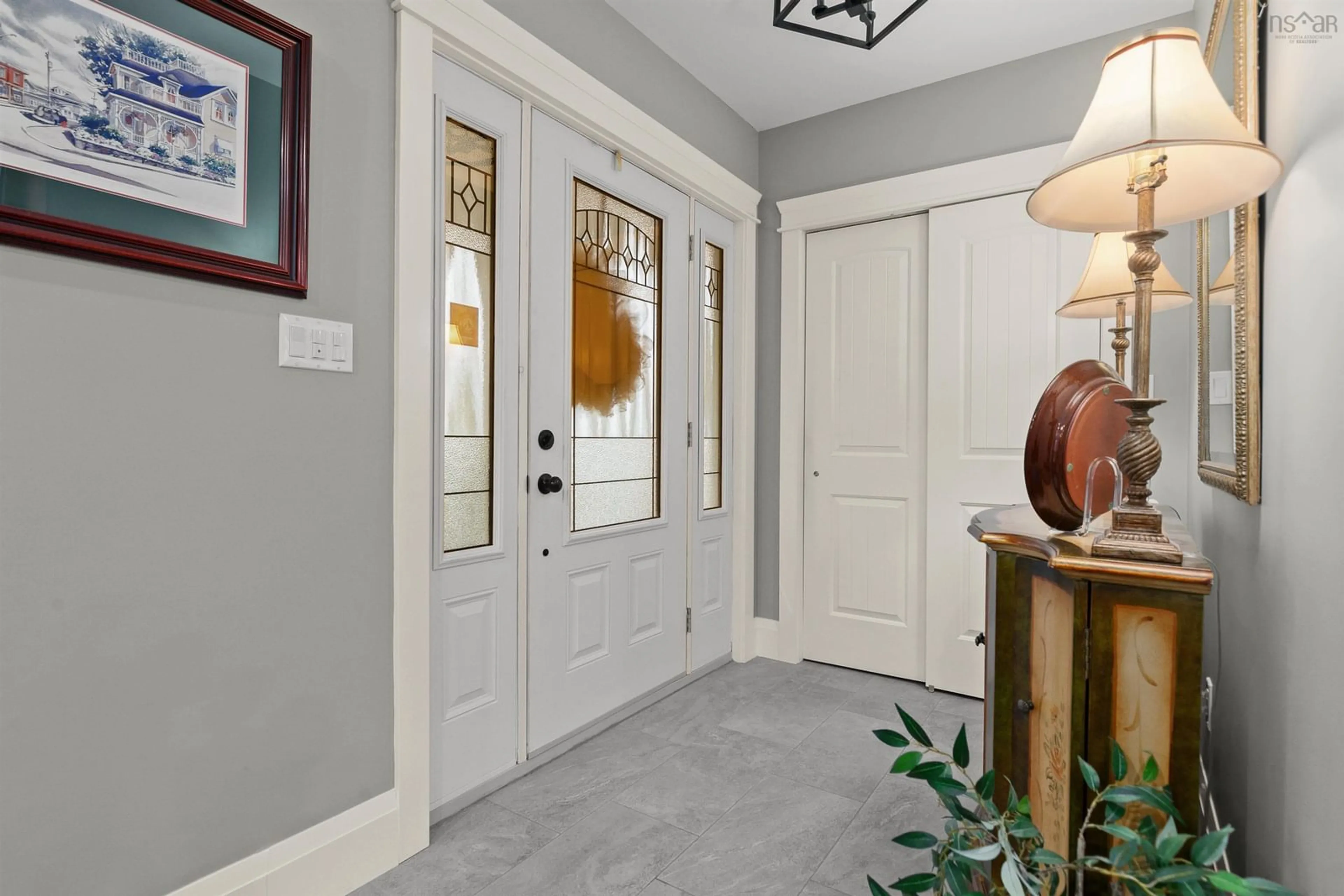 Indoor entryway for 45 Pleasant St, Mahone Bay Nova Scotia B0J 2E0