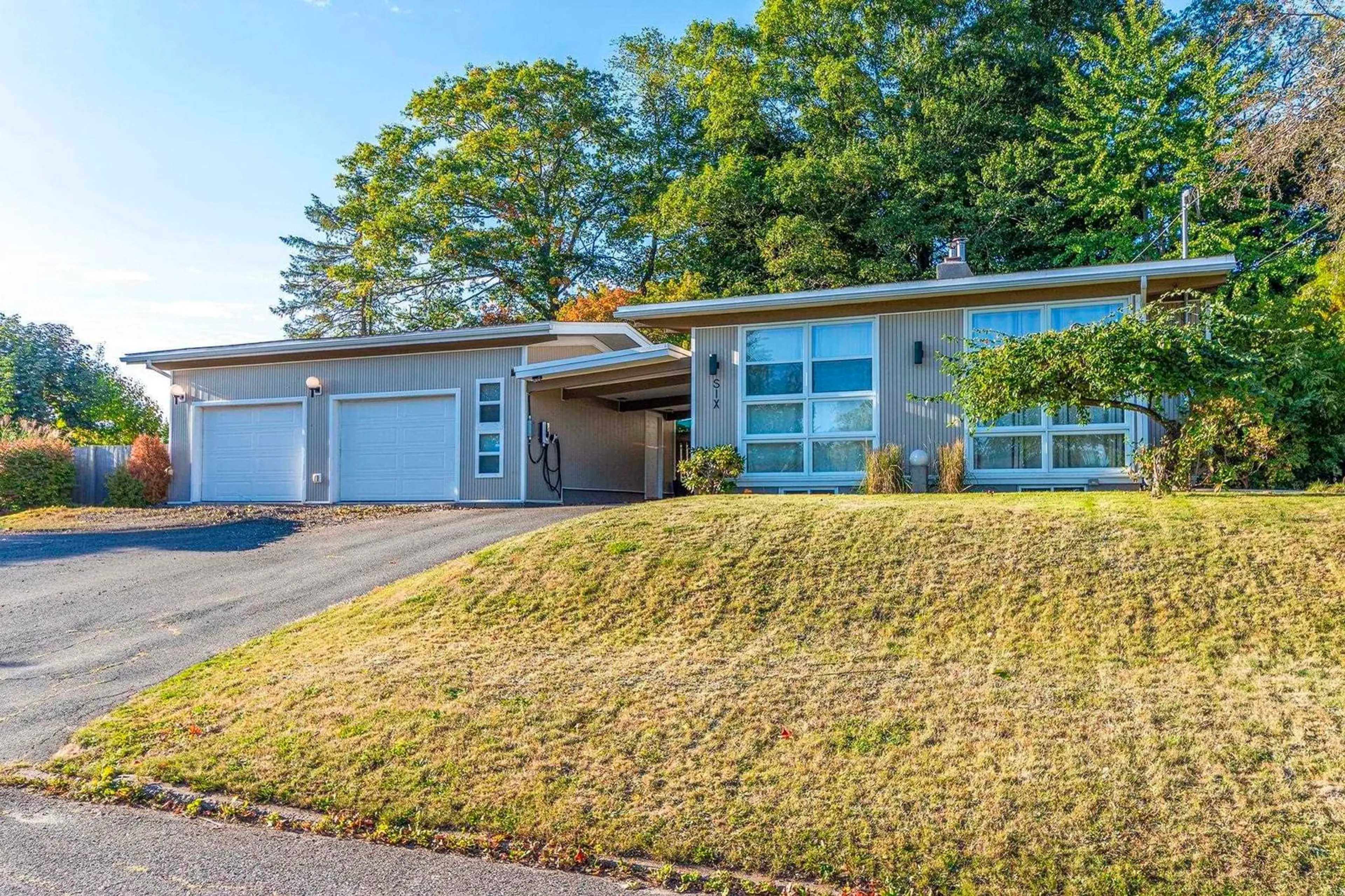 Home with vinyl exterior material, street for 6 Lavinia St, Kentville Nova Scotia B4N 1V7