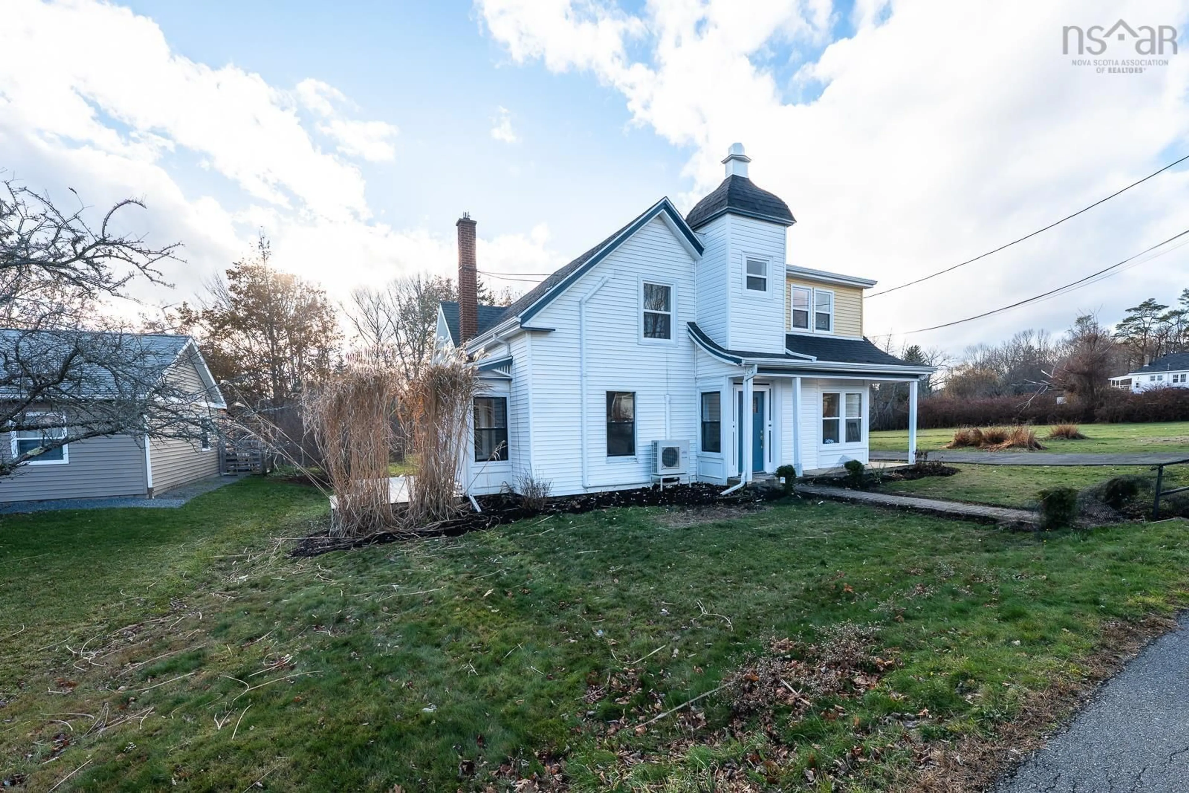 A pic from outside/outdoor area/front of a property/back of a property/a pic from drone, building for 14096 Highway 1, Hants Border Nova Scotia B0P 1P0