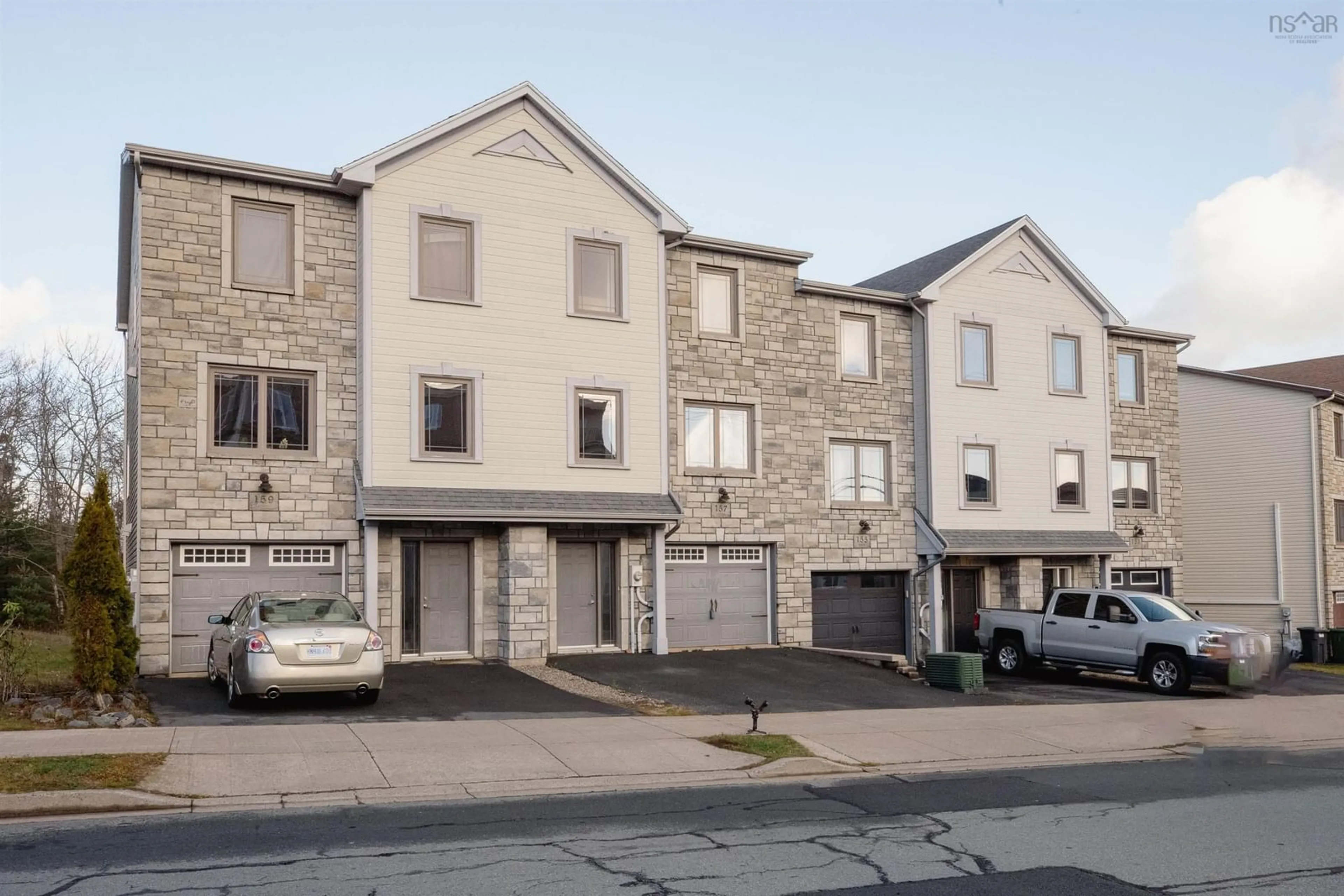 A pic from outside/outdoor area/front of a property/back of a property/a pic from drone, street for 157 Transom Dr, Halifax Nova Scotia B3M 4T6