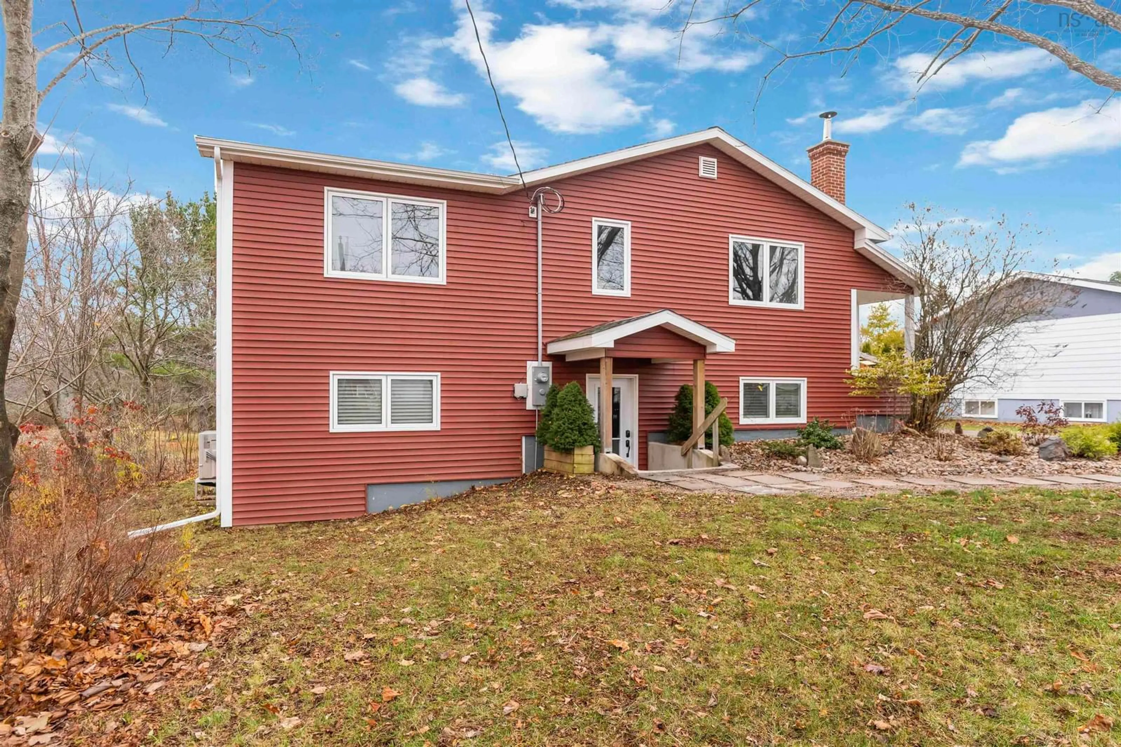 Home with vinyl exterior material, street for 1064 High St, Port Williams Nova Scotia B0P 1T0