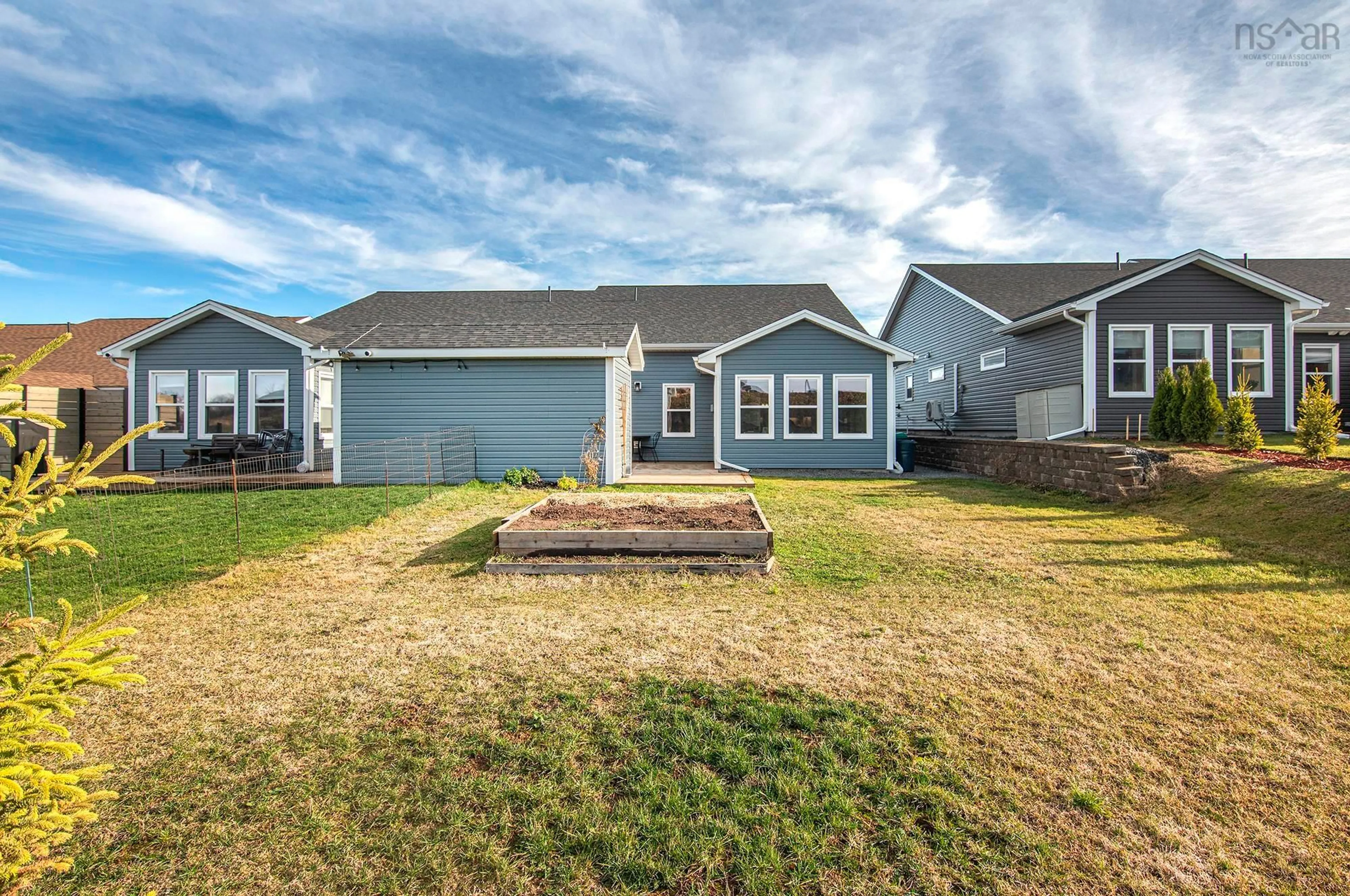 Home with vinyl exterior material, unknown for 30 Elizabeth Ave, Garlands Crossing Nova Scotia B0N 2T0
