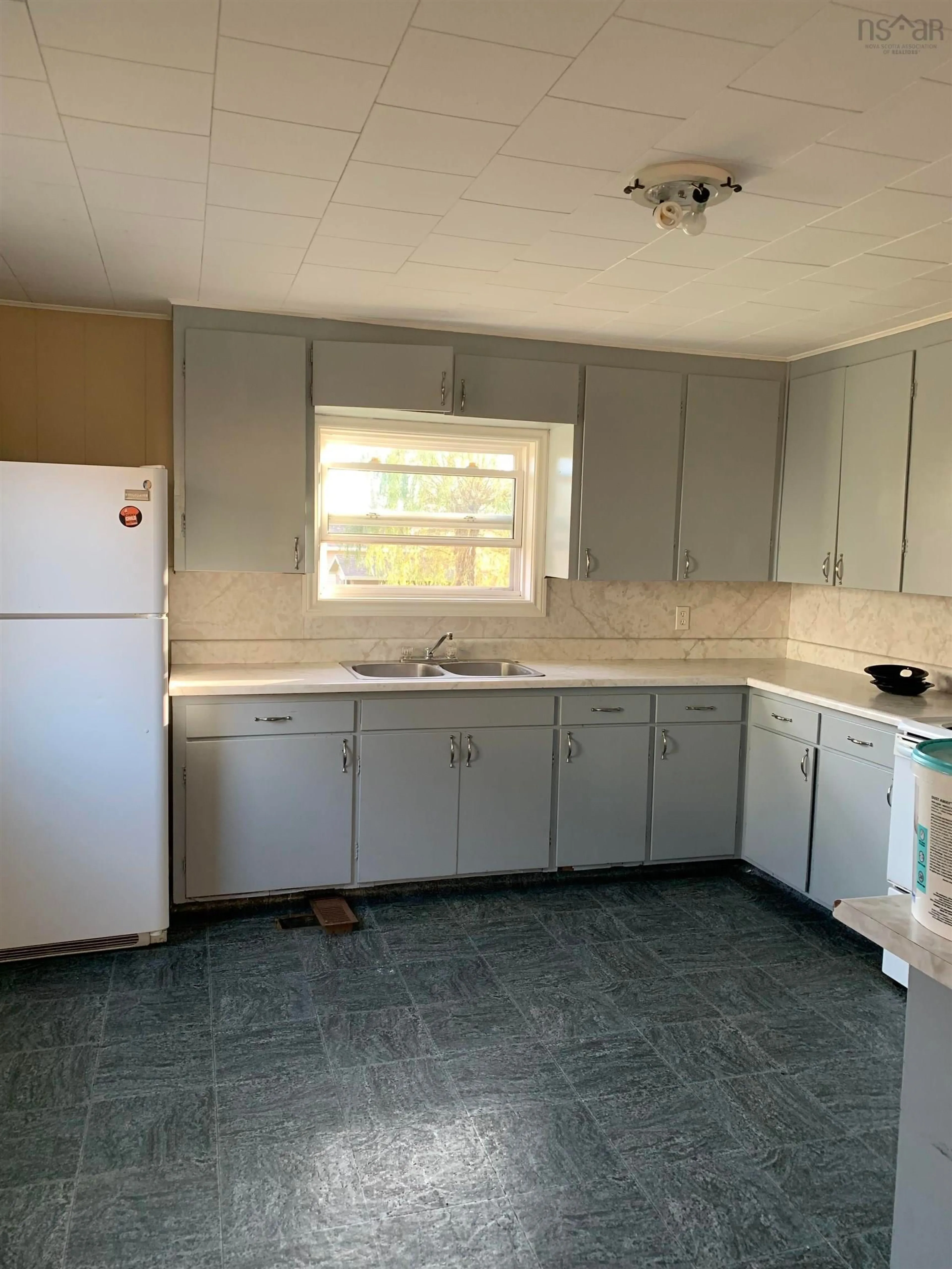 Standard kitchen, unknown for 86 Third Avenue, Digby Nova Scotia B0V 1A0