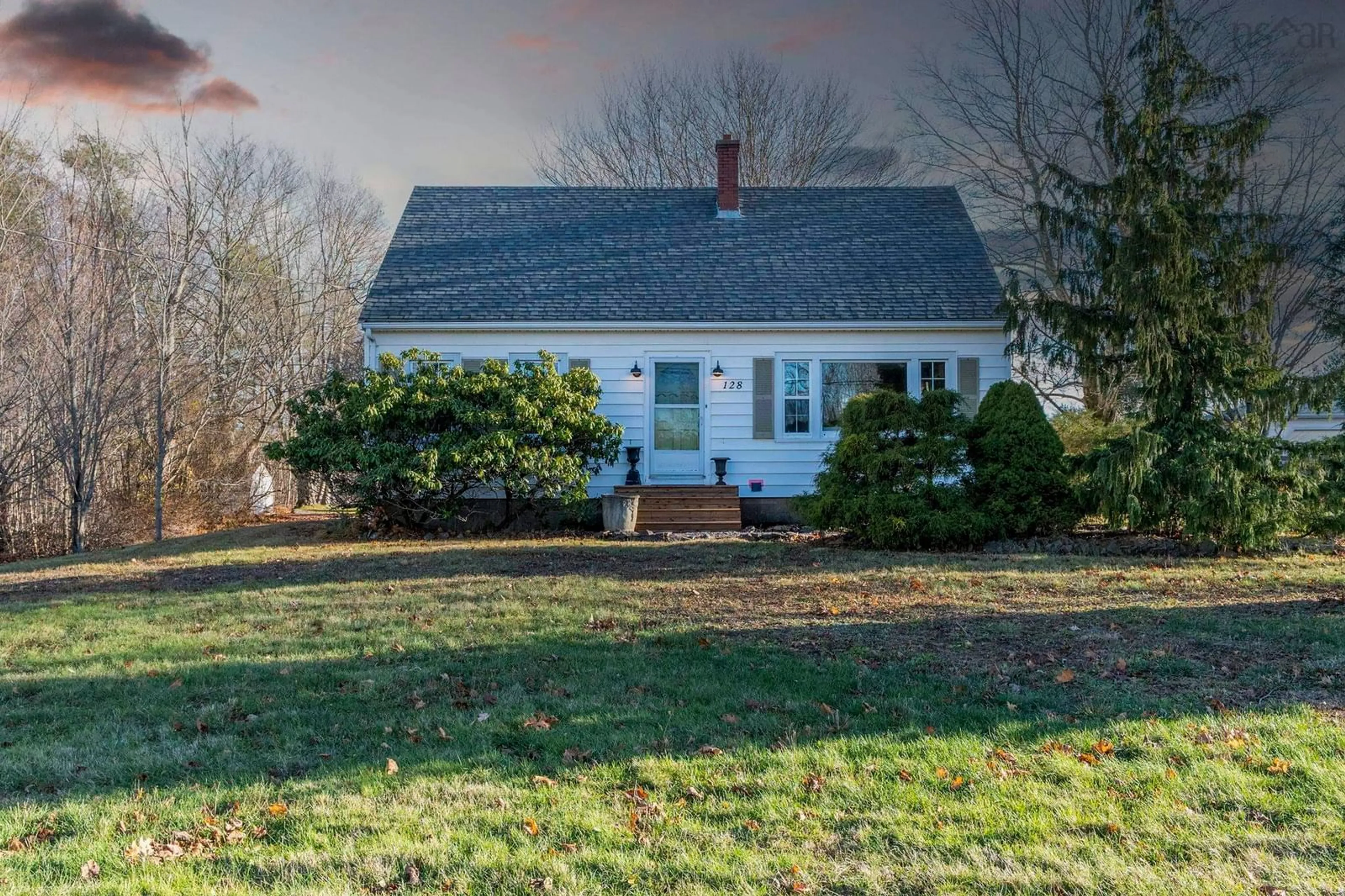 A pic from outside/outdoor area/front of a property/back of a property/a pic from drone, street for 128 Main St, Middleton Nova Scotia B0S 1P0