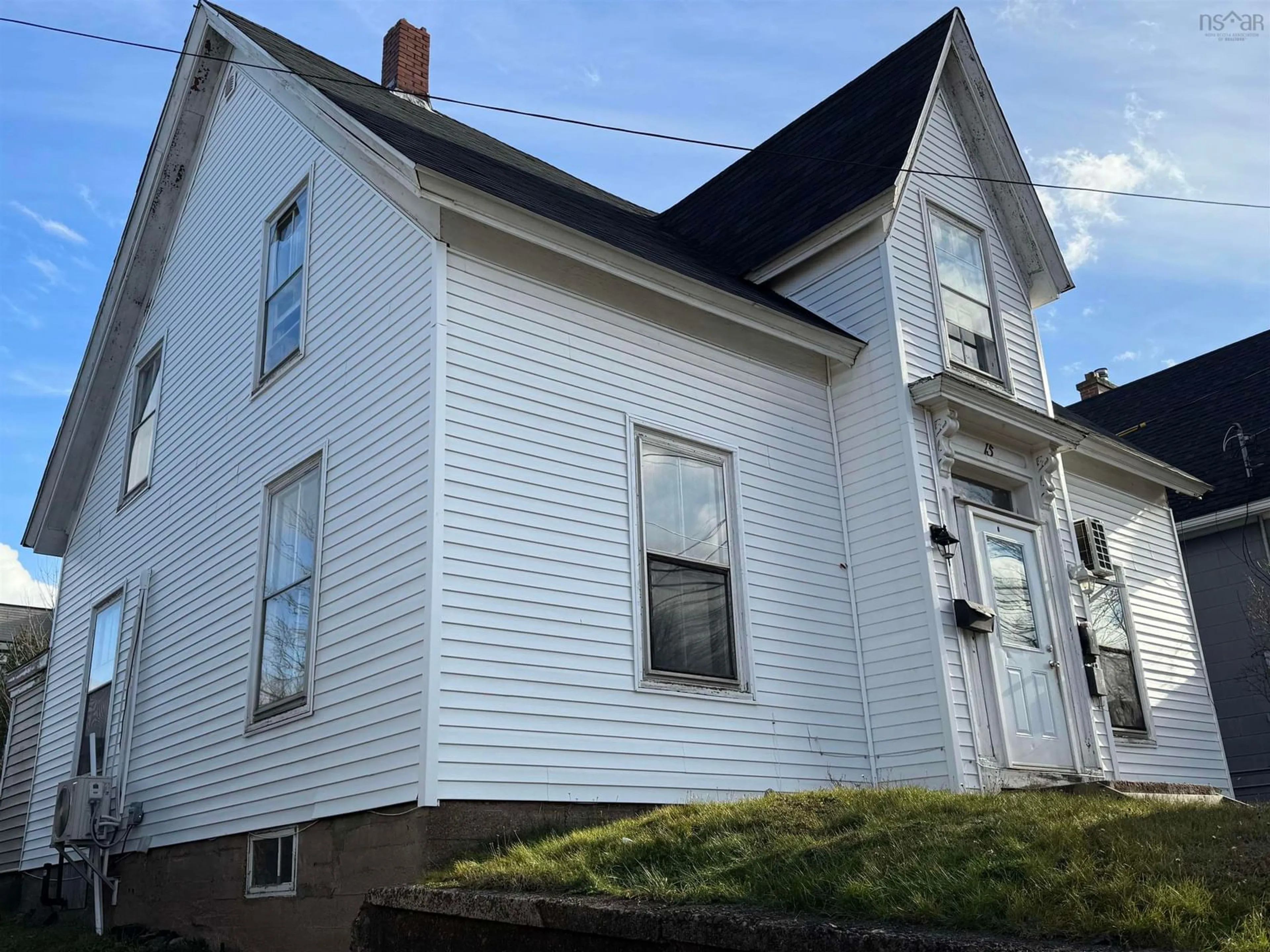 Home with vinyl exterior material, building for 15 Logan St, Truro Nova Scotia B2N 3Z4