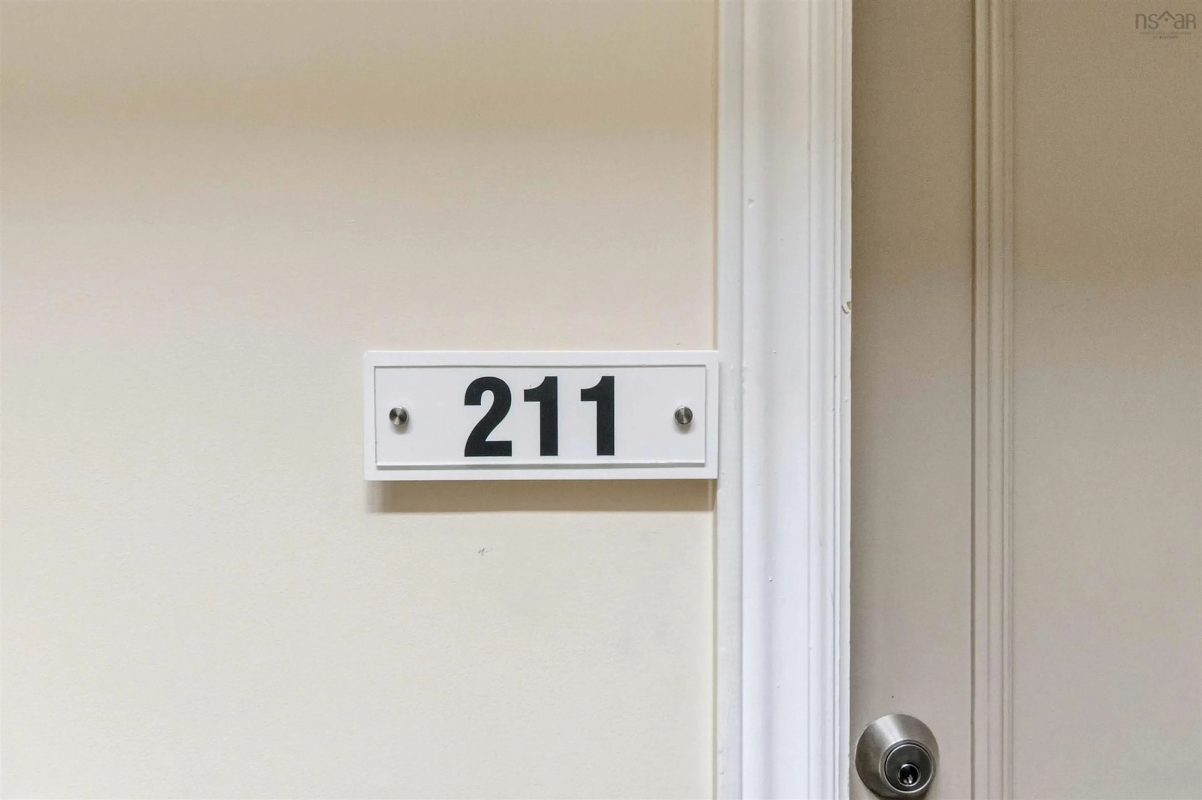 Indoor entryway for 5393 Victoria Road #211, Halifax Peninsula Nova Scotia B3H 1M4