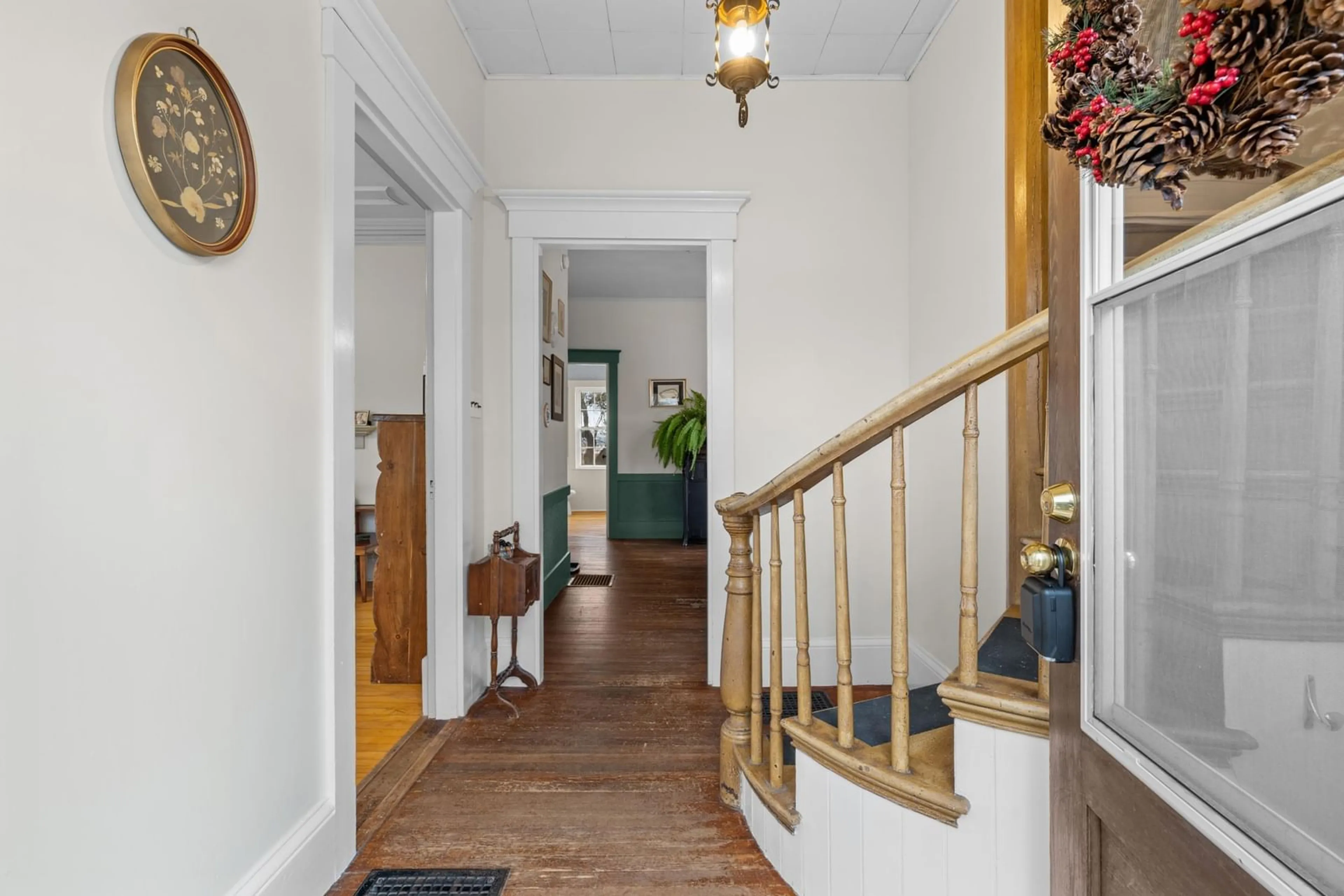 Indoor foyer for 4617 Highway 215, Noel Nova Scotia B0N 1T0