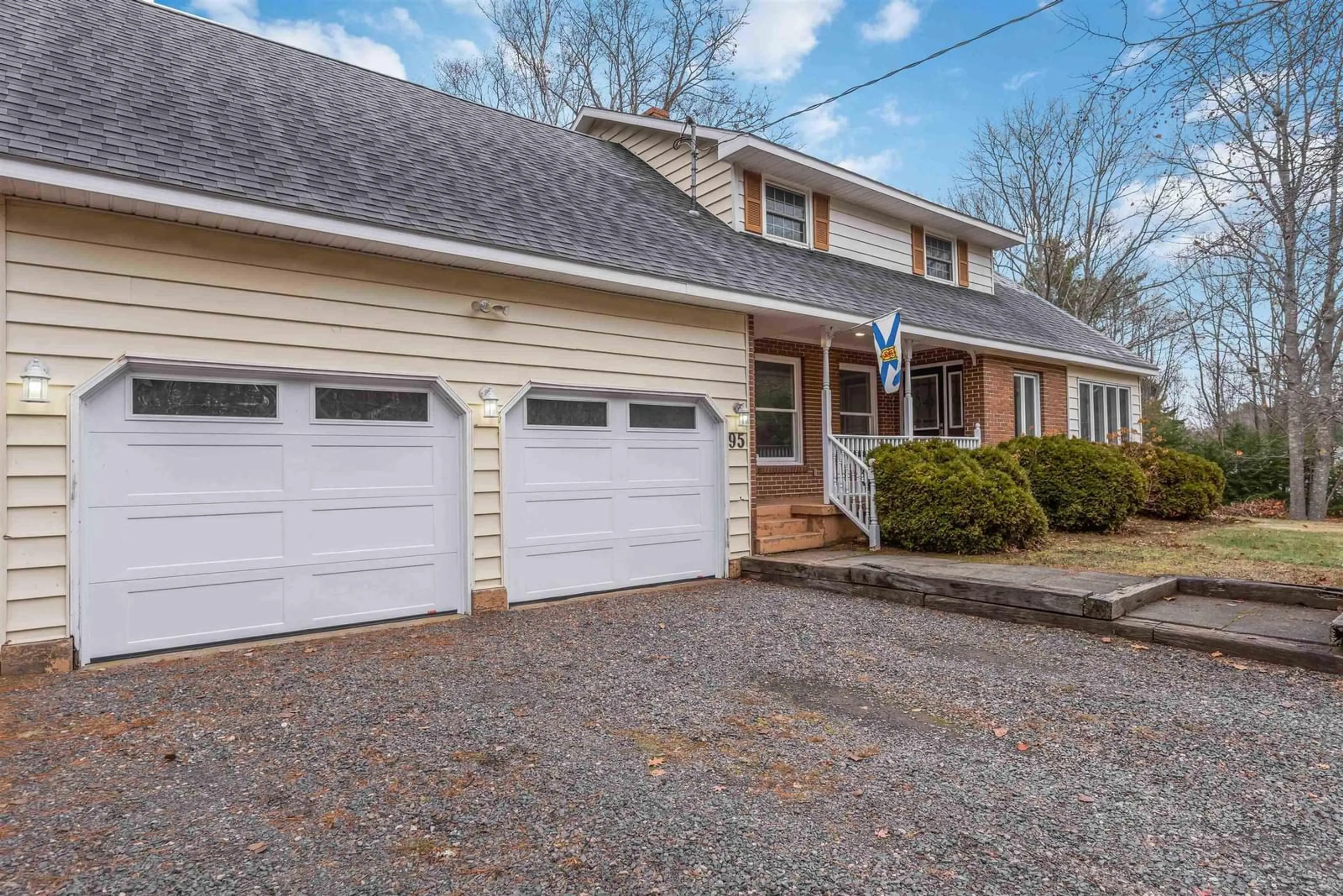 Home with vinyl exterior material, street for 95 Bentwood Cres, Cambridge Nova Scotia B0P 1G0