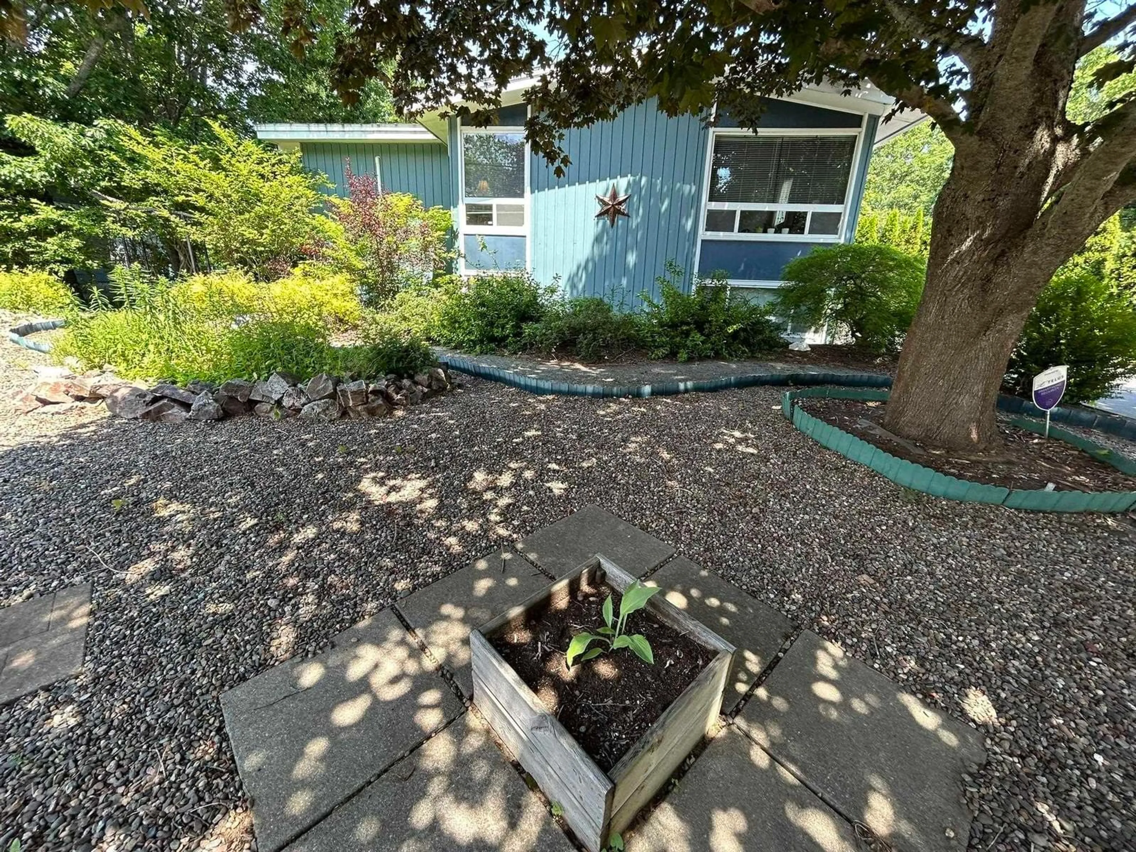 A pic from outside/outdoor area/front of a property/back of a property/a pic from drone, unknown for 45 Redden Ave, New Minas Nova Scotia B4N 3H8