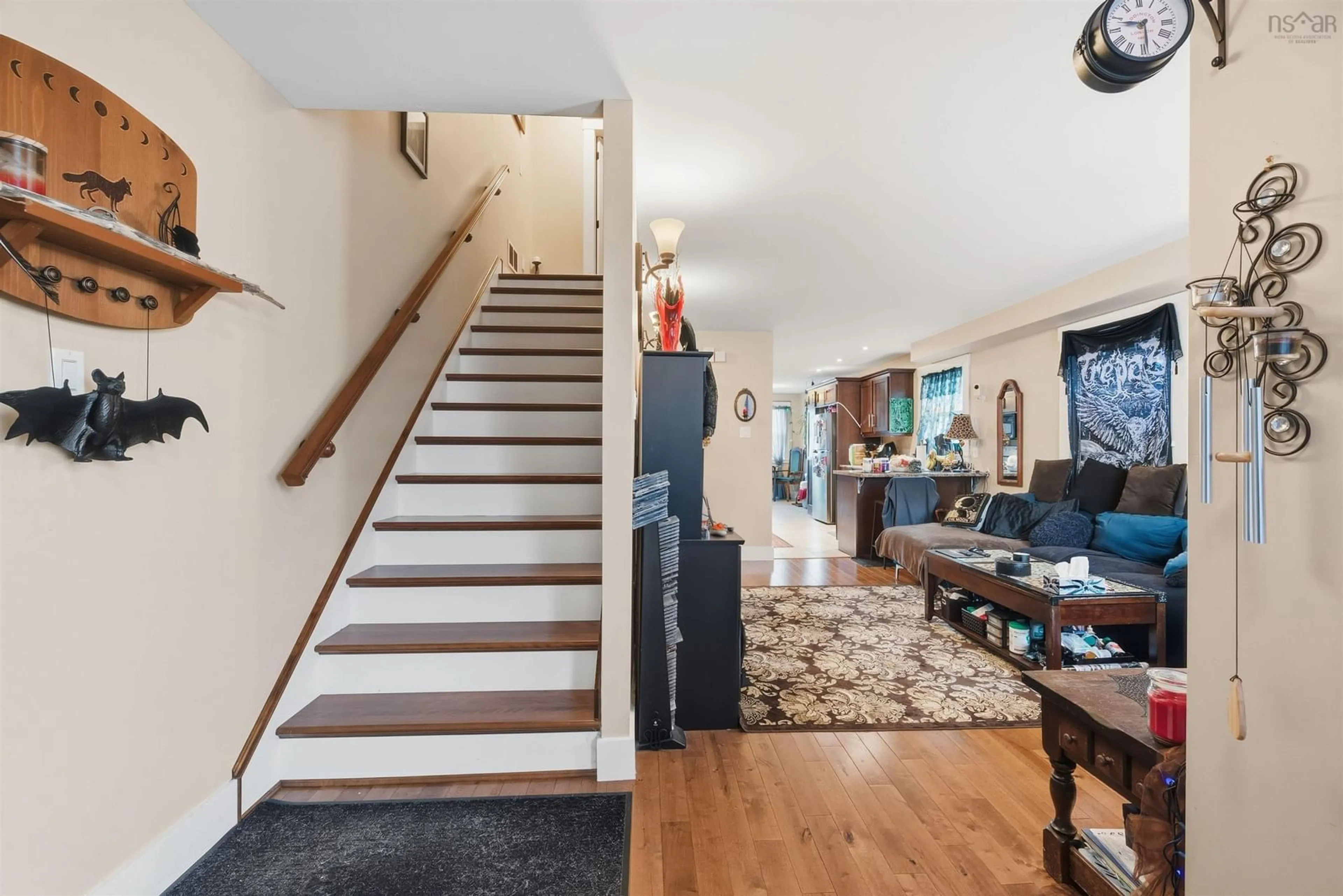 Indoor foyer for 6737 Huron St, Halifax Peninsula Nova Scotia B3L 2N3