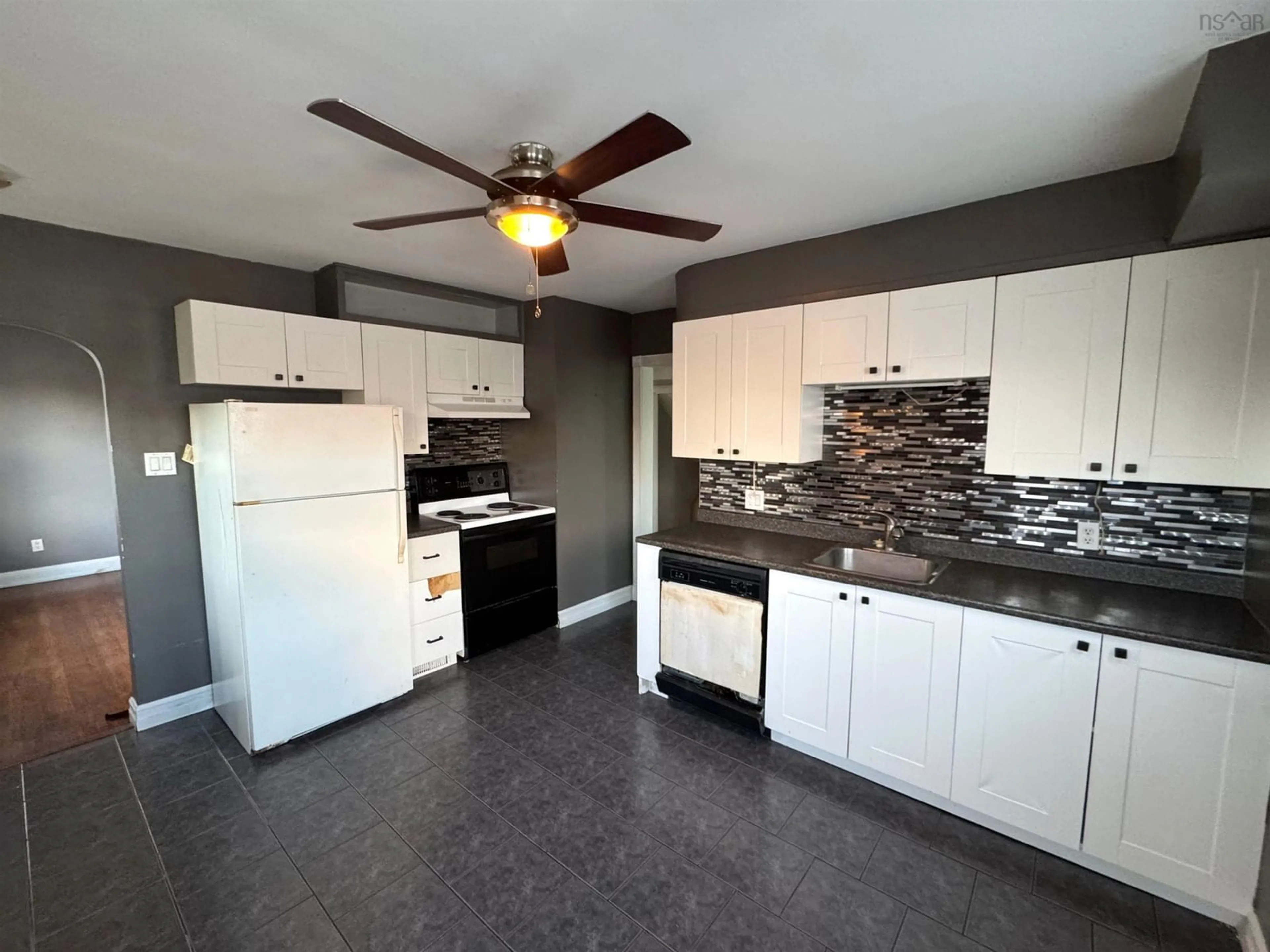 Unknown for 3 George St, Bedford Nova Scotia B4A 2N9