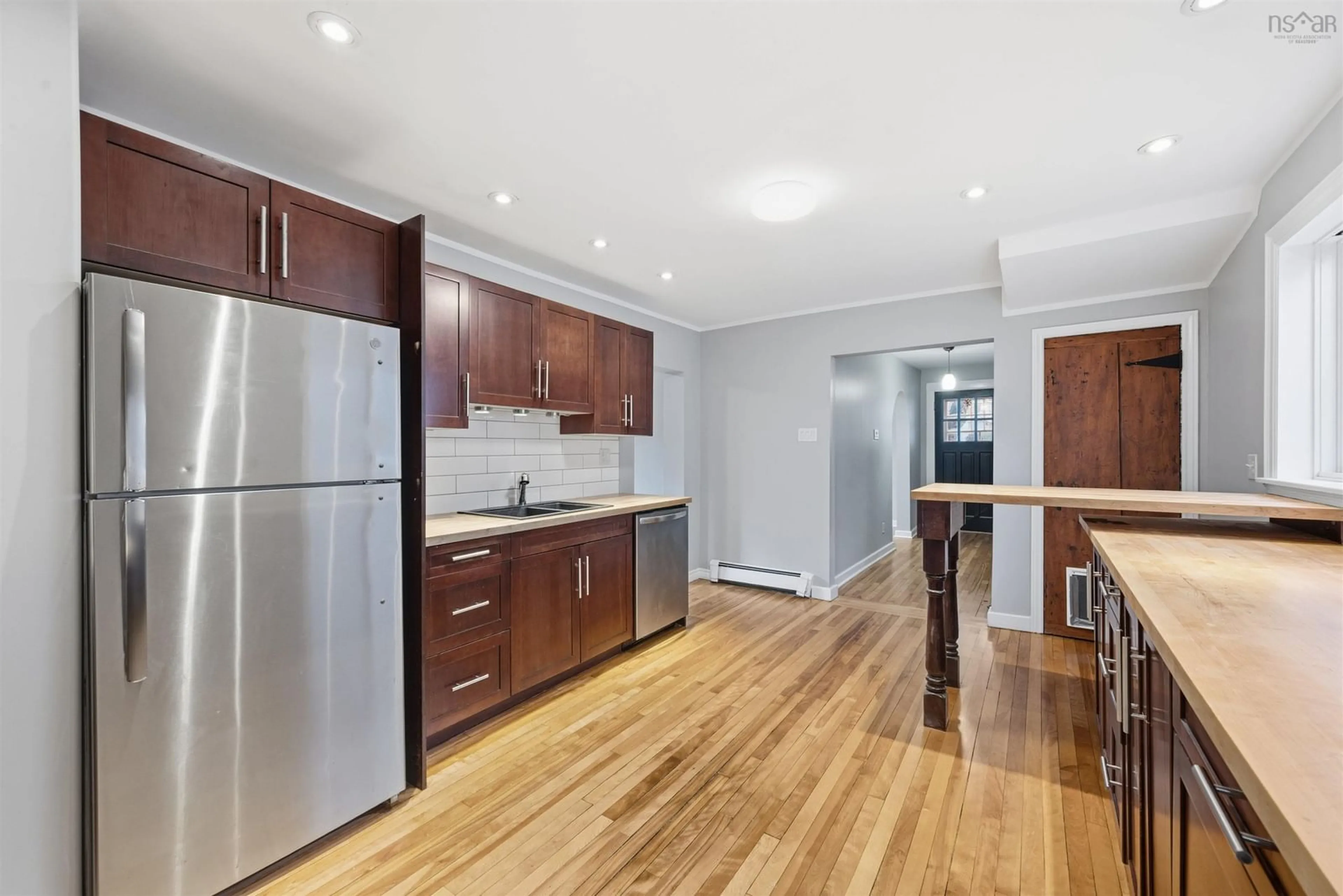 Standard kitchen, wood/laminate floor for 5240 Russell St, Halifax Nova Scotia B3K 1W6