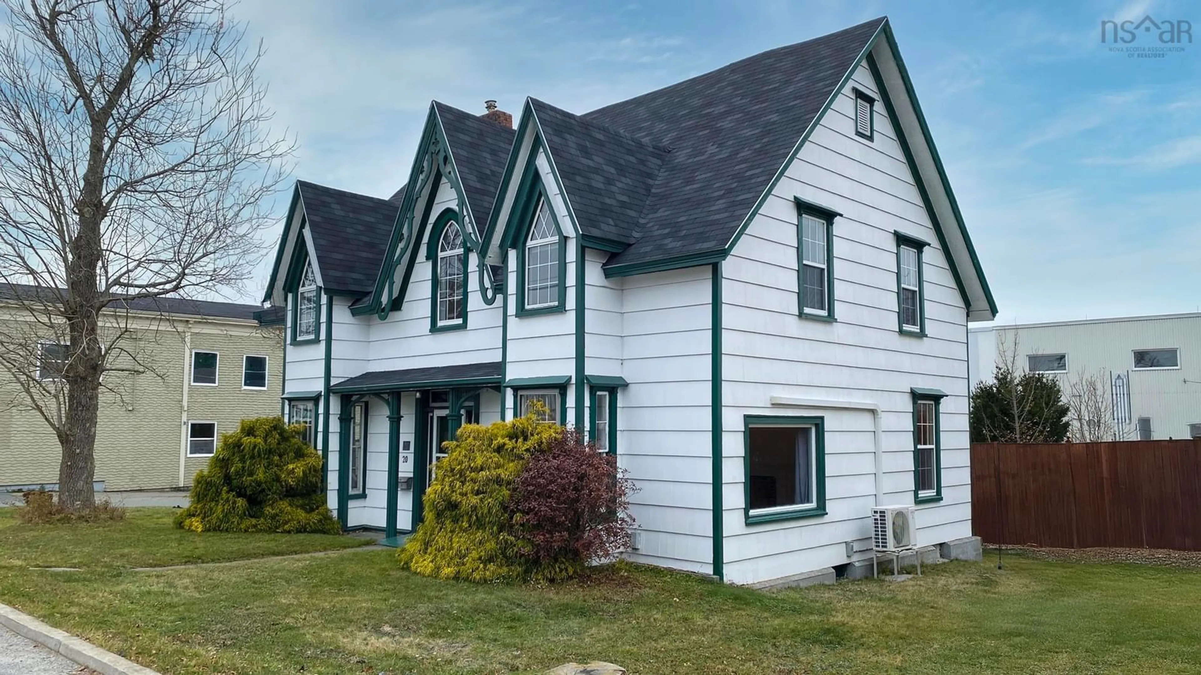 Home with vinyl exterior material, building for 20 North St, Lockeport Nova Scotia B0T 1L0