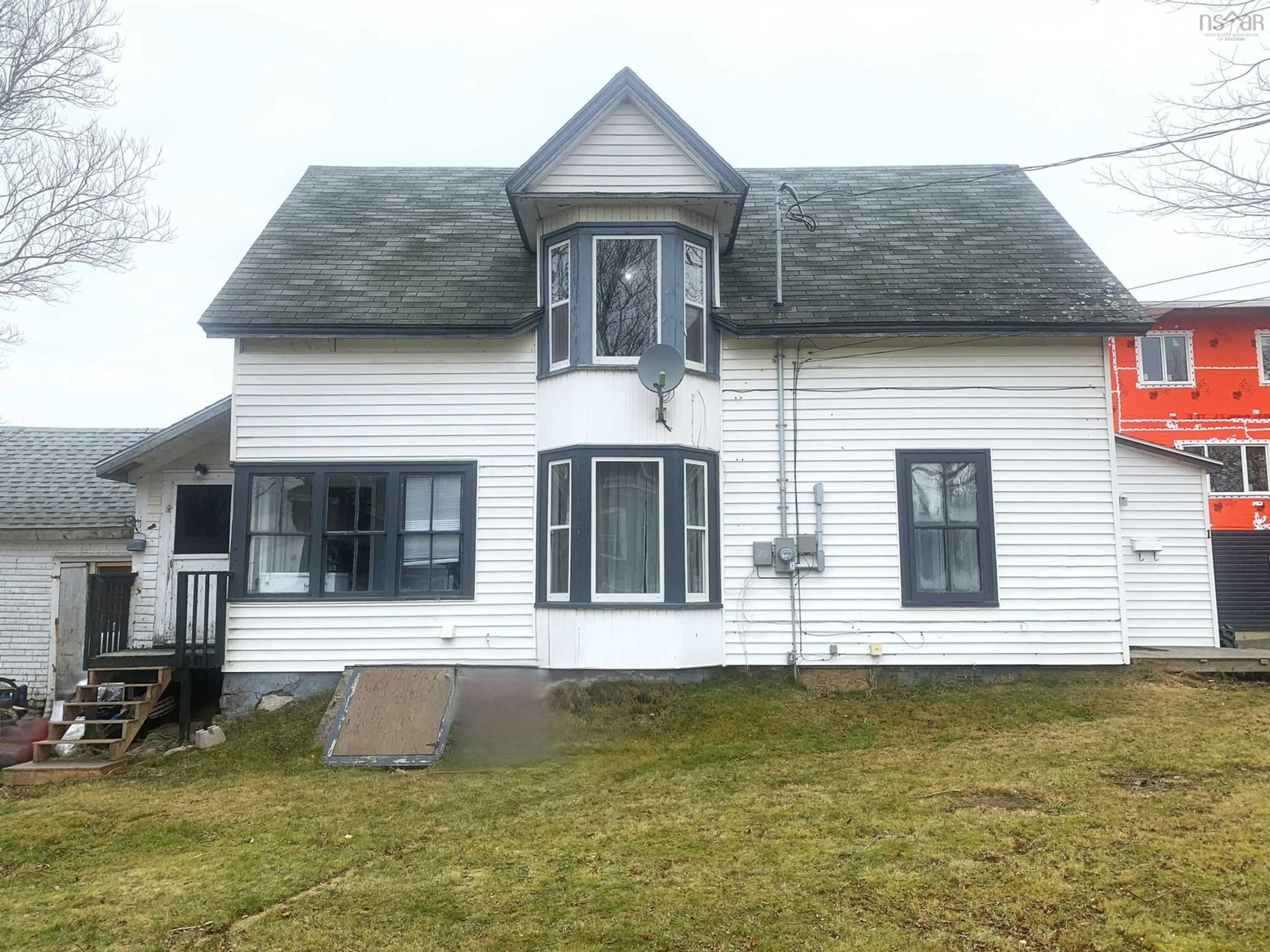Home with vinyl exterior material, building for 1 Whipple St, Yarmouth Nova Scotia B5A 1W3