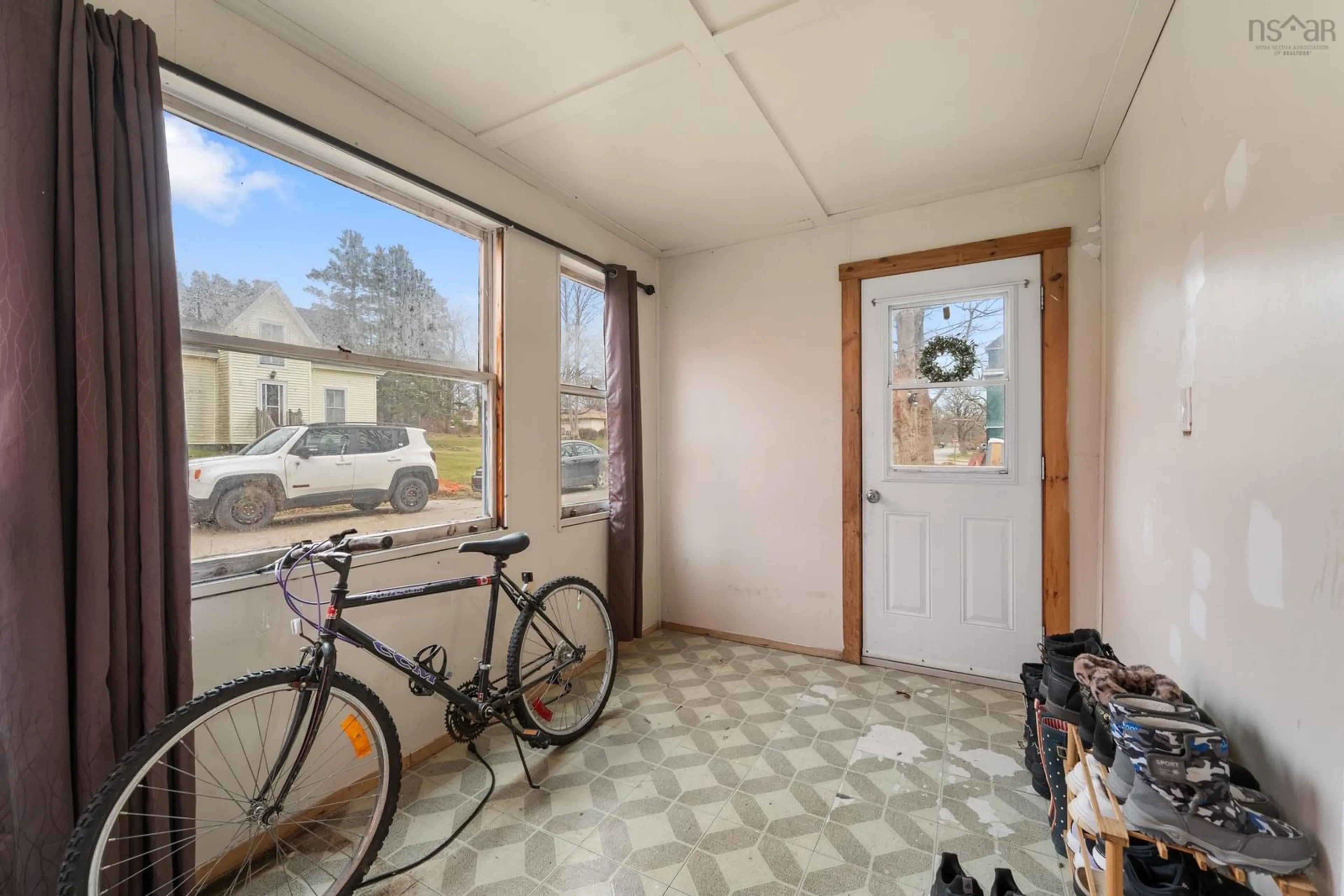 Unknown for 1 Whipple St, Yarmouth Nova Scotia B5A 1W3