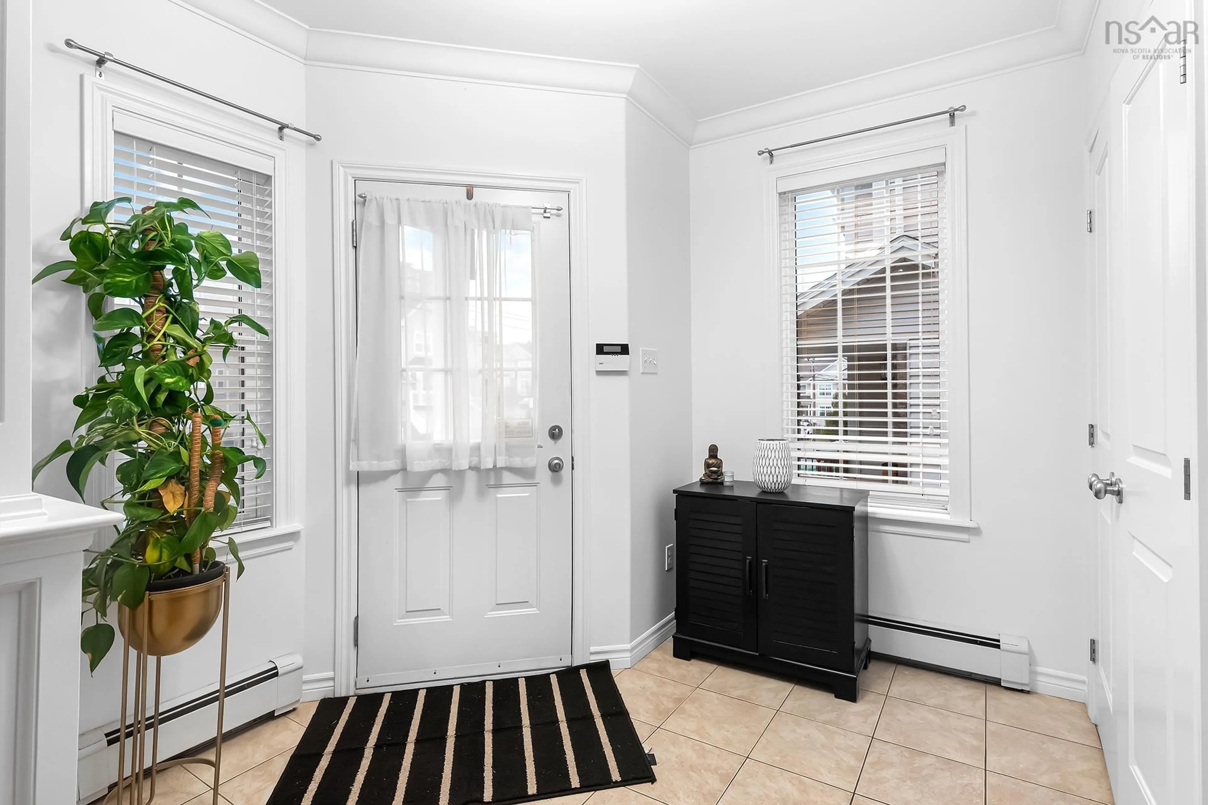 Indoor entryway for 18 Outrigger Cres, Halifax Nova Scotia B3M 4V8