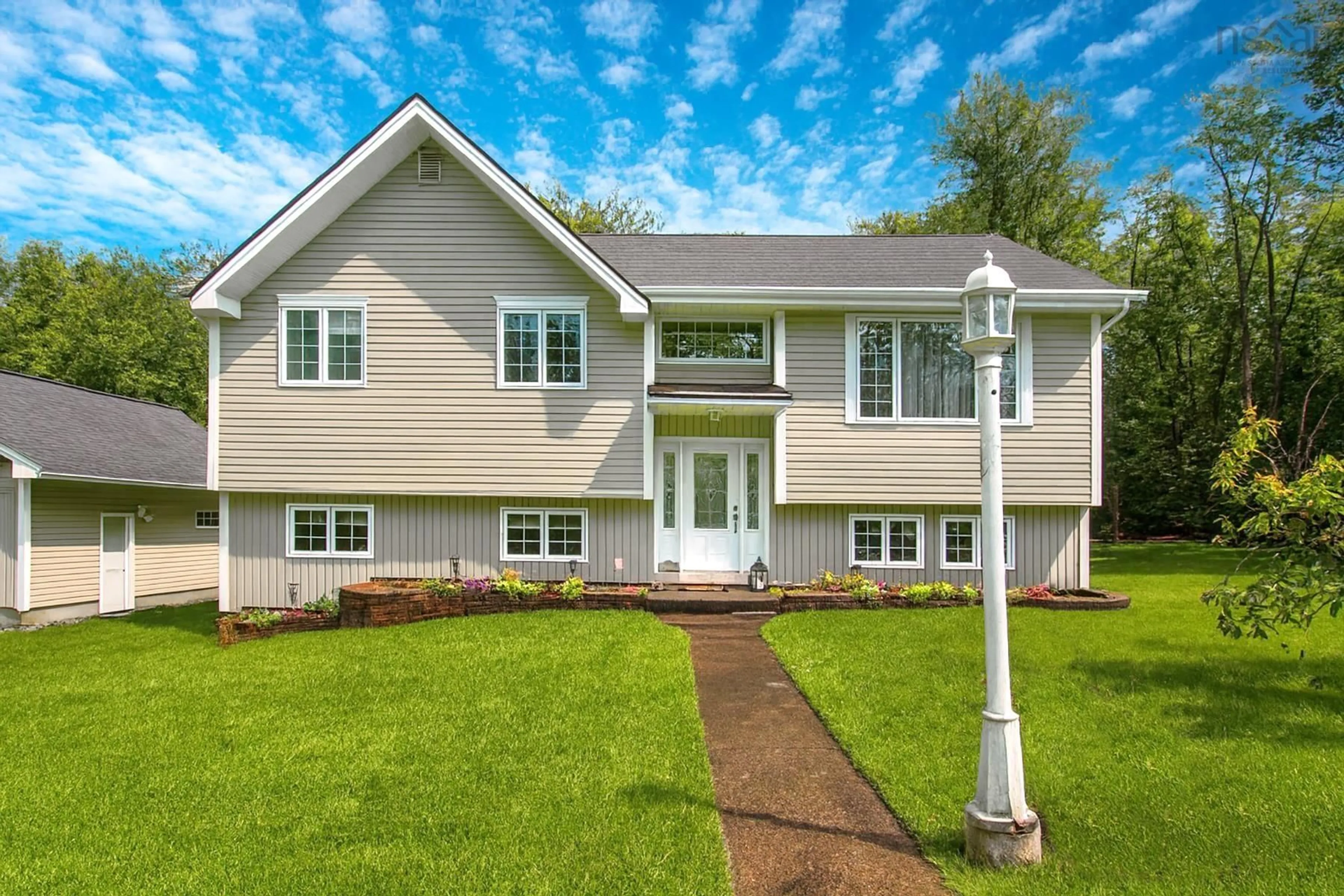 Home with vinyl exterior material, unknown for 10 Ashley Dr, Middle Sackville Nova Scotia B4E 3B8