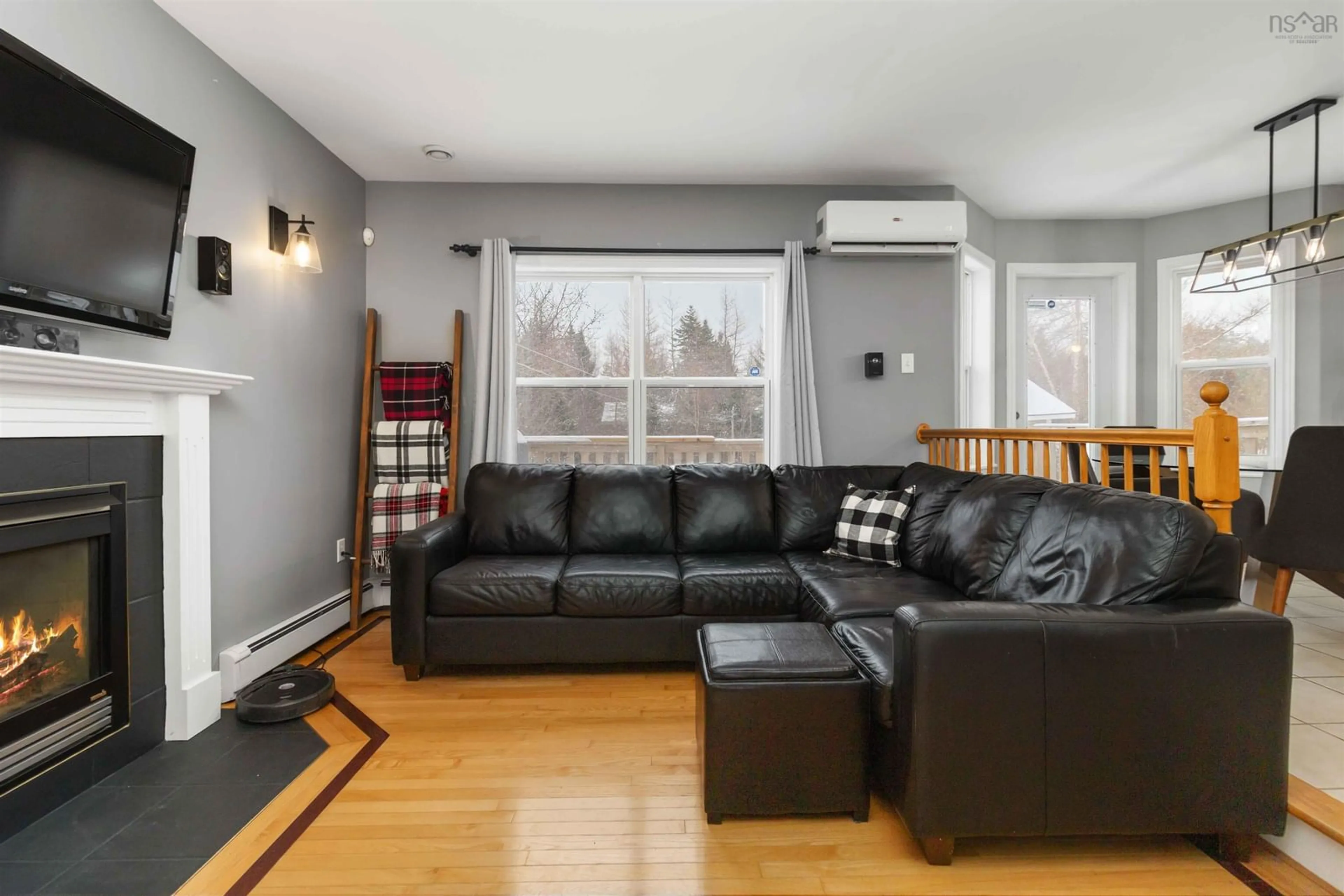 Living room with furniture, wood/laminate floor for 53 Pearl Dr, Cole Harbour Nova Scotia B2V 2T7