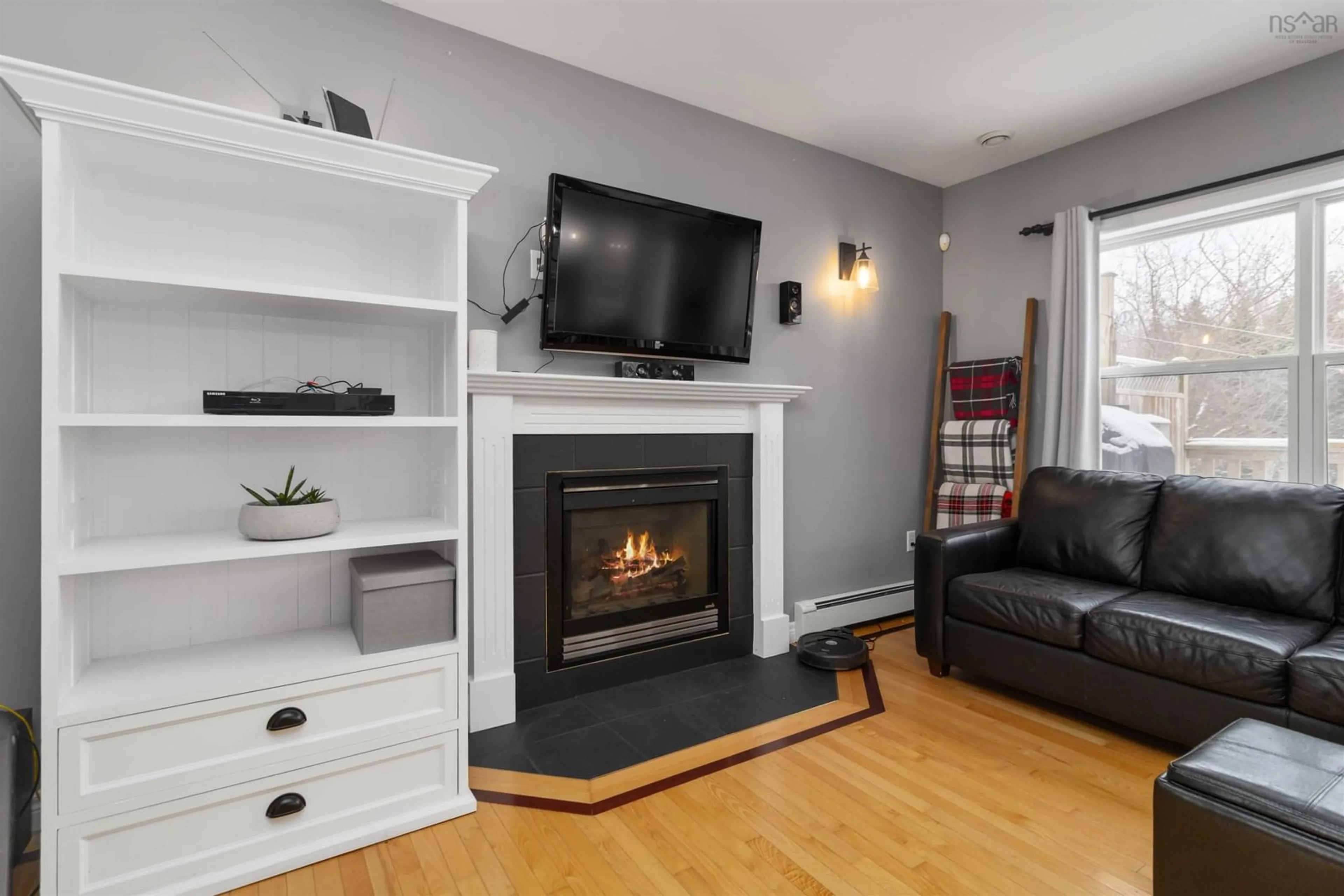 Living room with furniture, wood/laminate floor for 53 Pearl Dr, Cole Harbour Nova Scotia B2V 2T7