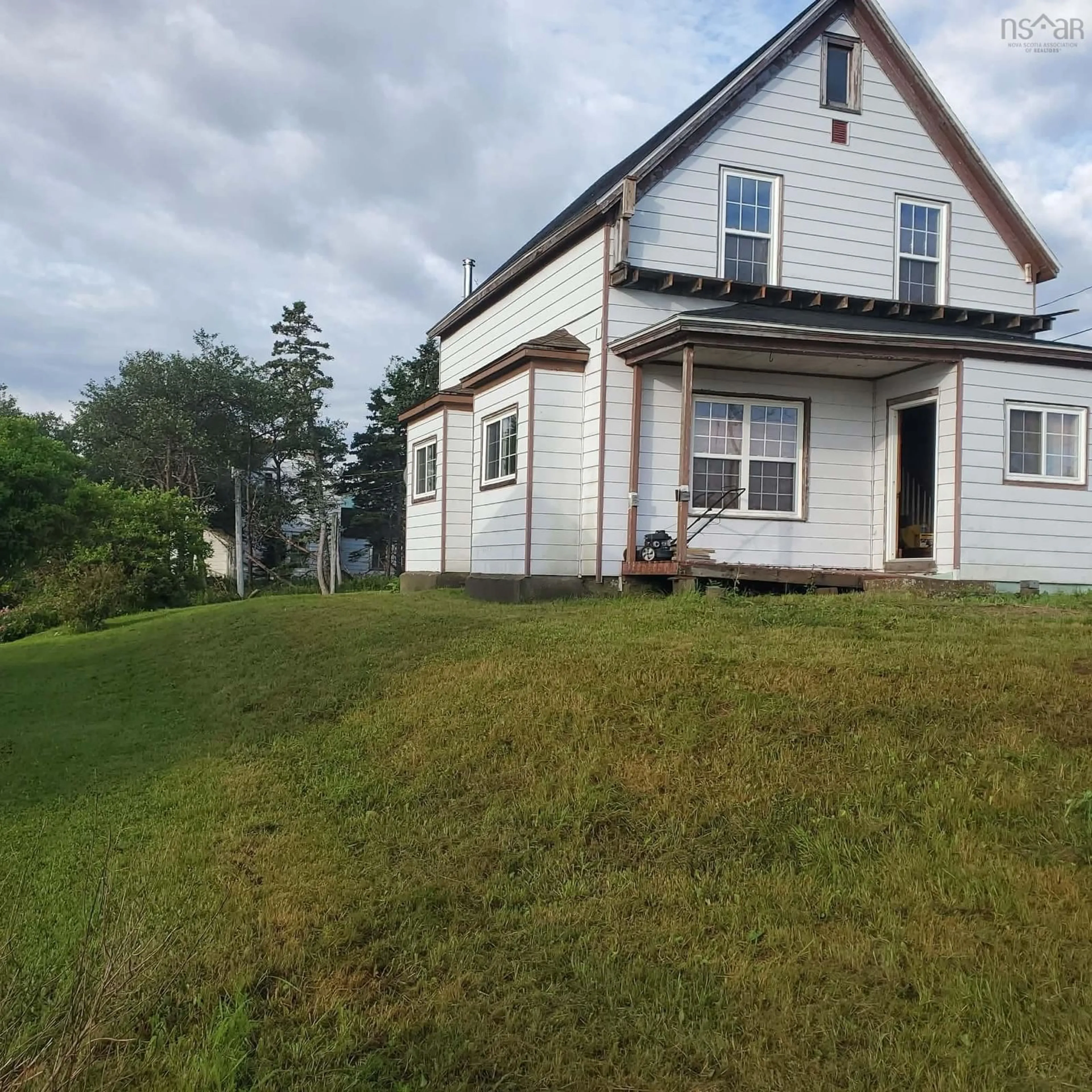 A pic from outside/outdoor area/front of a property/back of a property/a pic from drone, unknown for 7 Centennial St, Canso Nova Scotia B0H 1H0