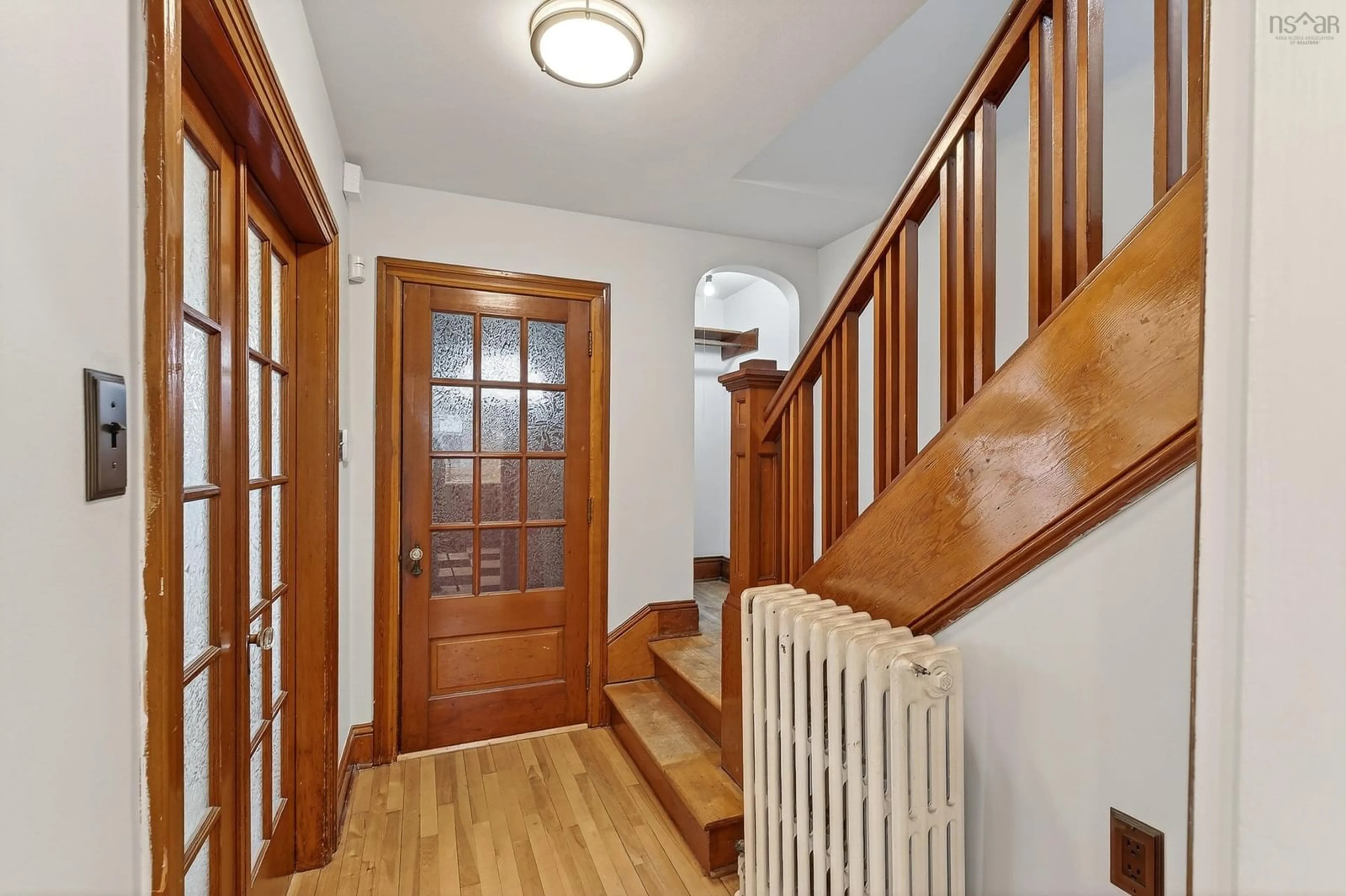 Indoor foyer for 5313 Russell St, Halifax Nova Scotia B3K 1W8