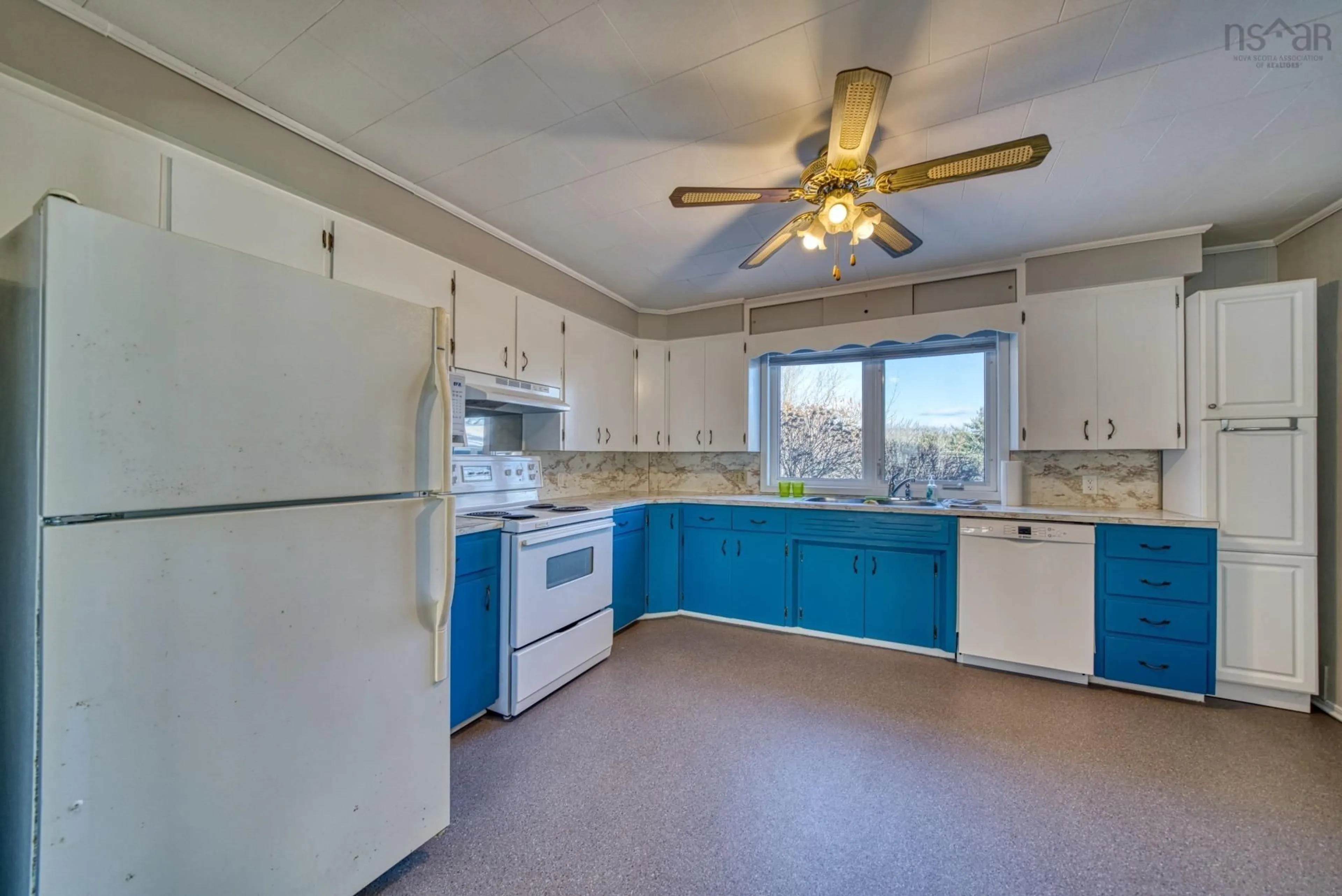 Standard kitchen, unknown for 20 Pine St, Bridgewater Nova Scotia B4V 1X5