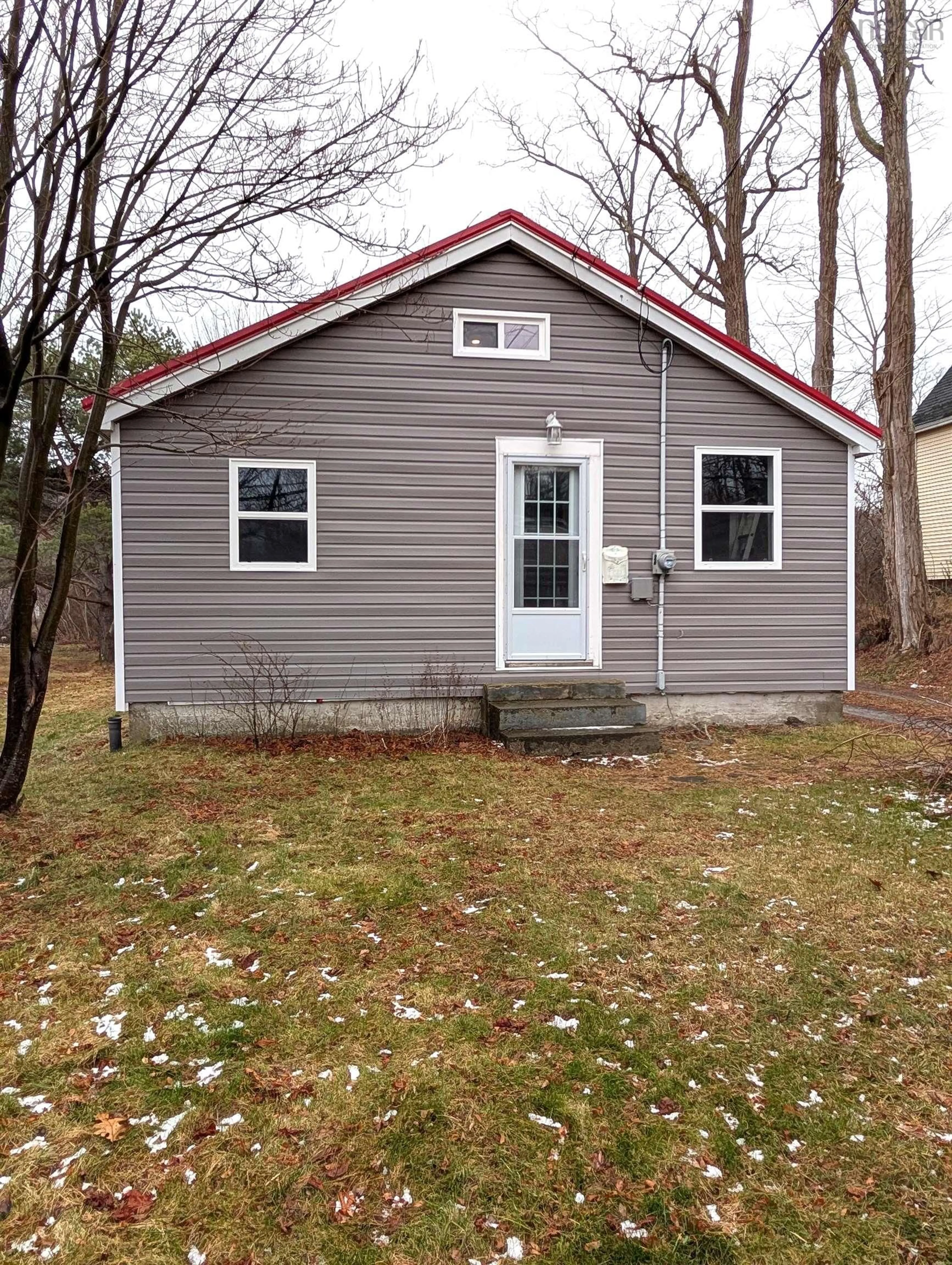 Home with vinyl exterior material, street for 165 St. Phillips St, Bridgewater Nova Scotia B4V 1W6