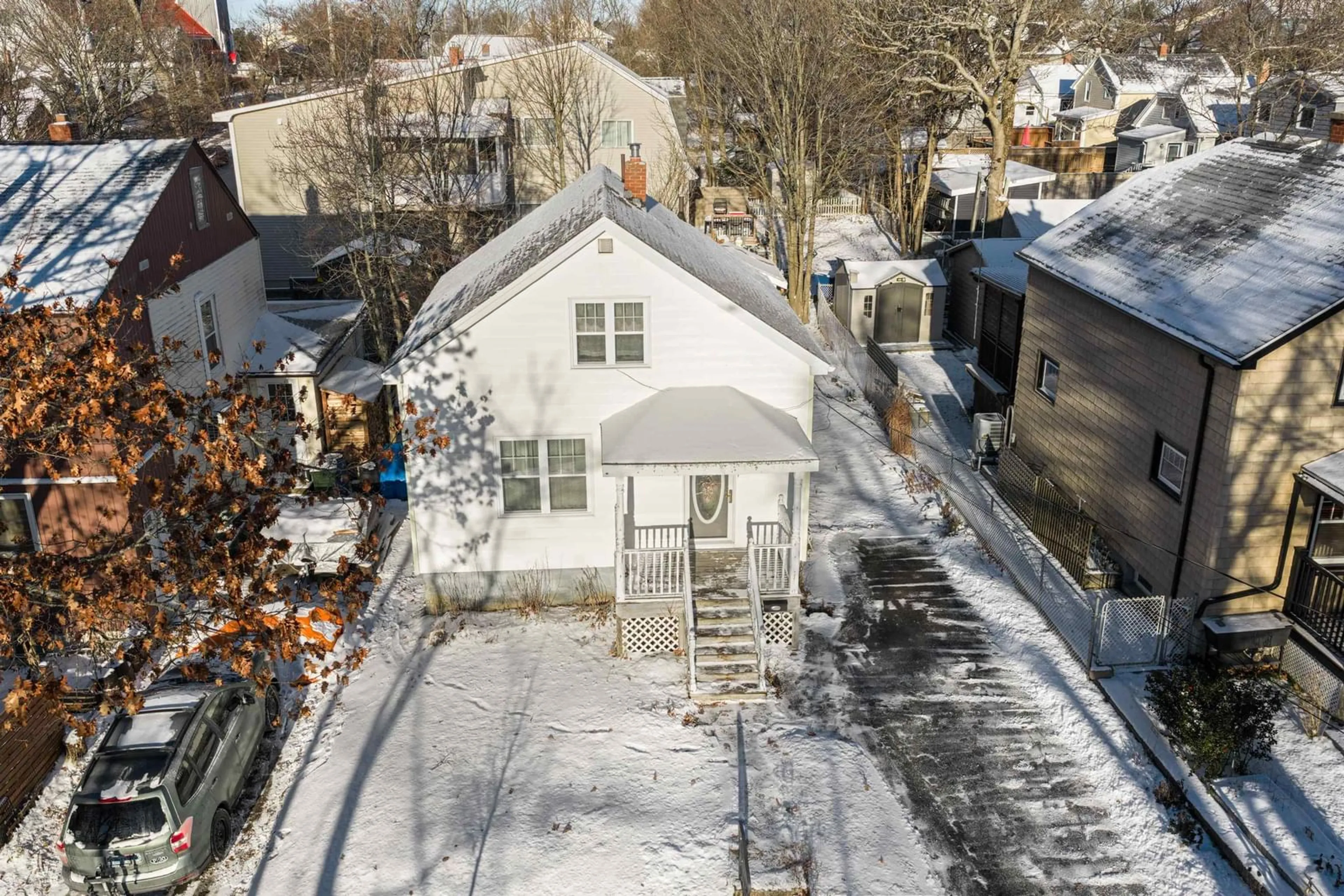 A pic from outside/outdoor area/front of a property/back of a property/a pic from drone, street for 5915 Hillside Dr, Halifax Peninsula Nova Scotia B3K 2S6