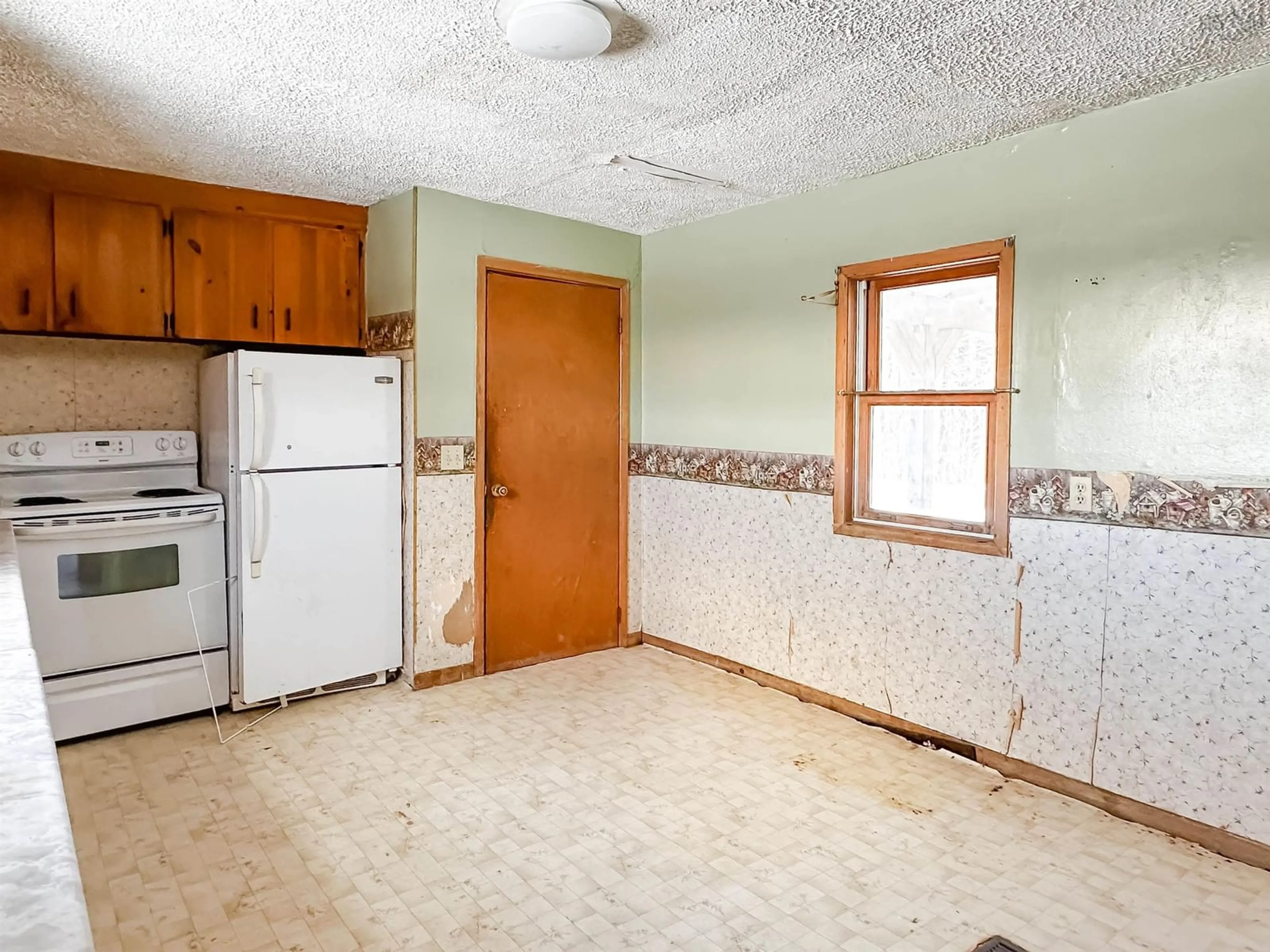 Standard kitchen, unknown for 13 Brow Of Mountain Rd, Mountain Front Nova Scotia B0P 1J0